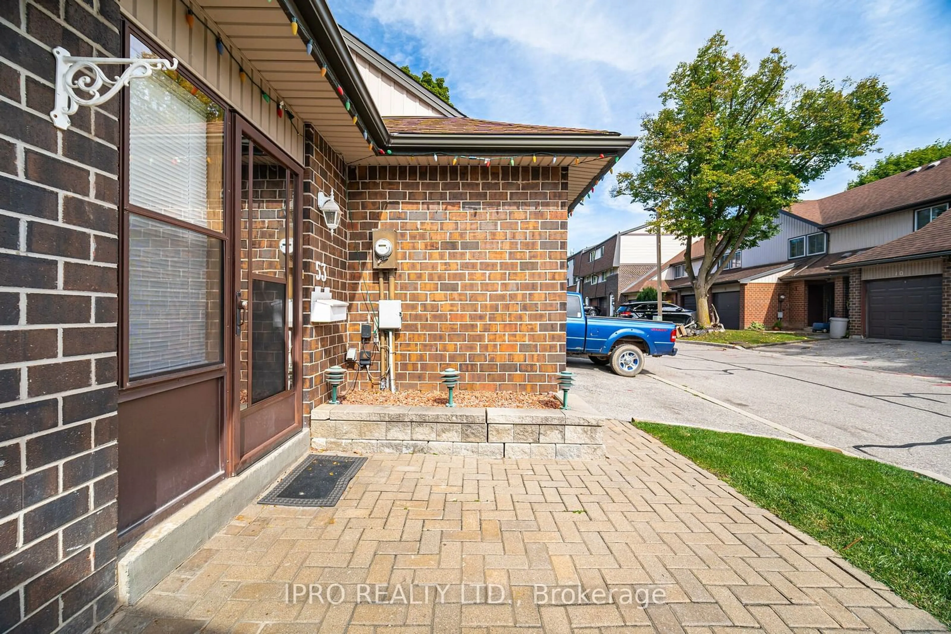 Patio, the street view for 318 Laurier Ave #53, Milton Ontario L9T 3M9