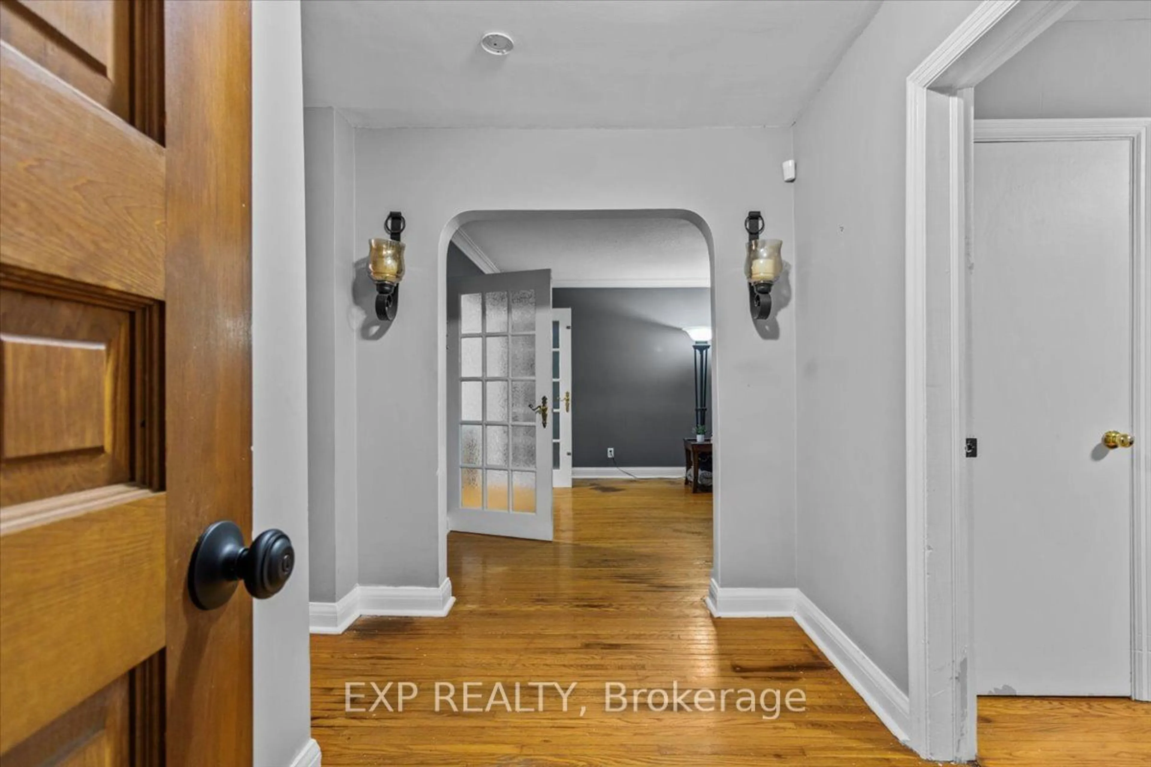 Indoor entryway, wood floors for 95 Grovedale Ave, Toronto Ontario M6L 1Y8