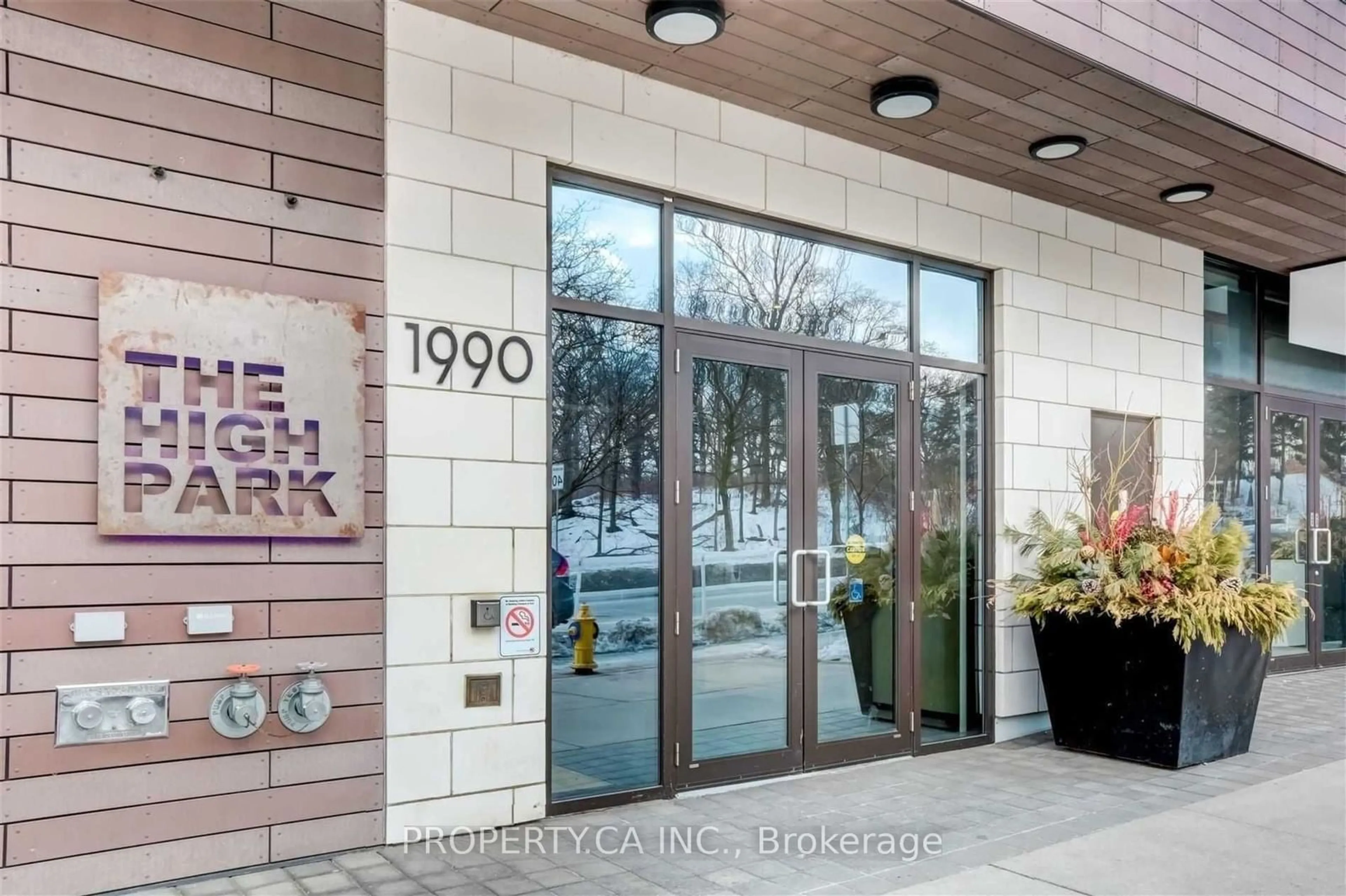 Indoor foyer for 1990 Bloor St #704, Toronto Ontario M6P 3L1