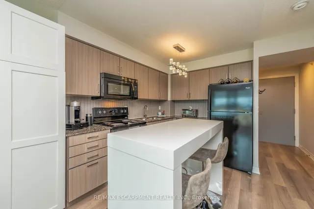 Additional property image - 80 Esther Lorrie Dr Unit 802