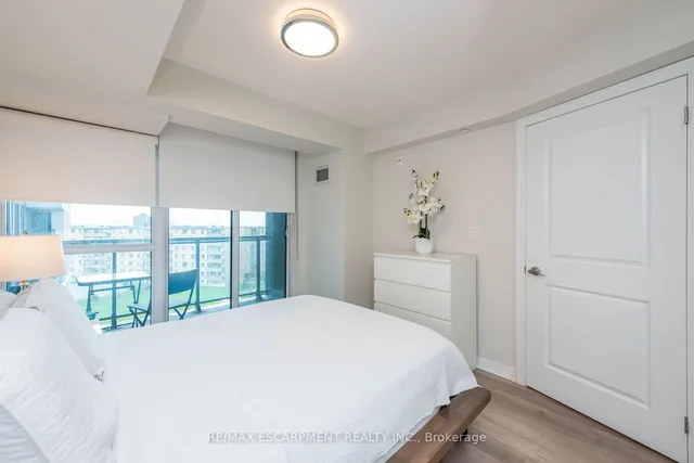 Additional property image - 80 Esther Lorrie Dr Unit 802