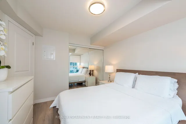 Additional property image - 80 Esther Lorrie Dr Unit 802