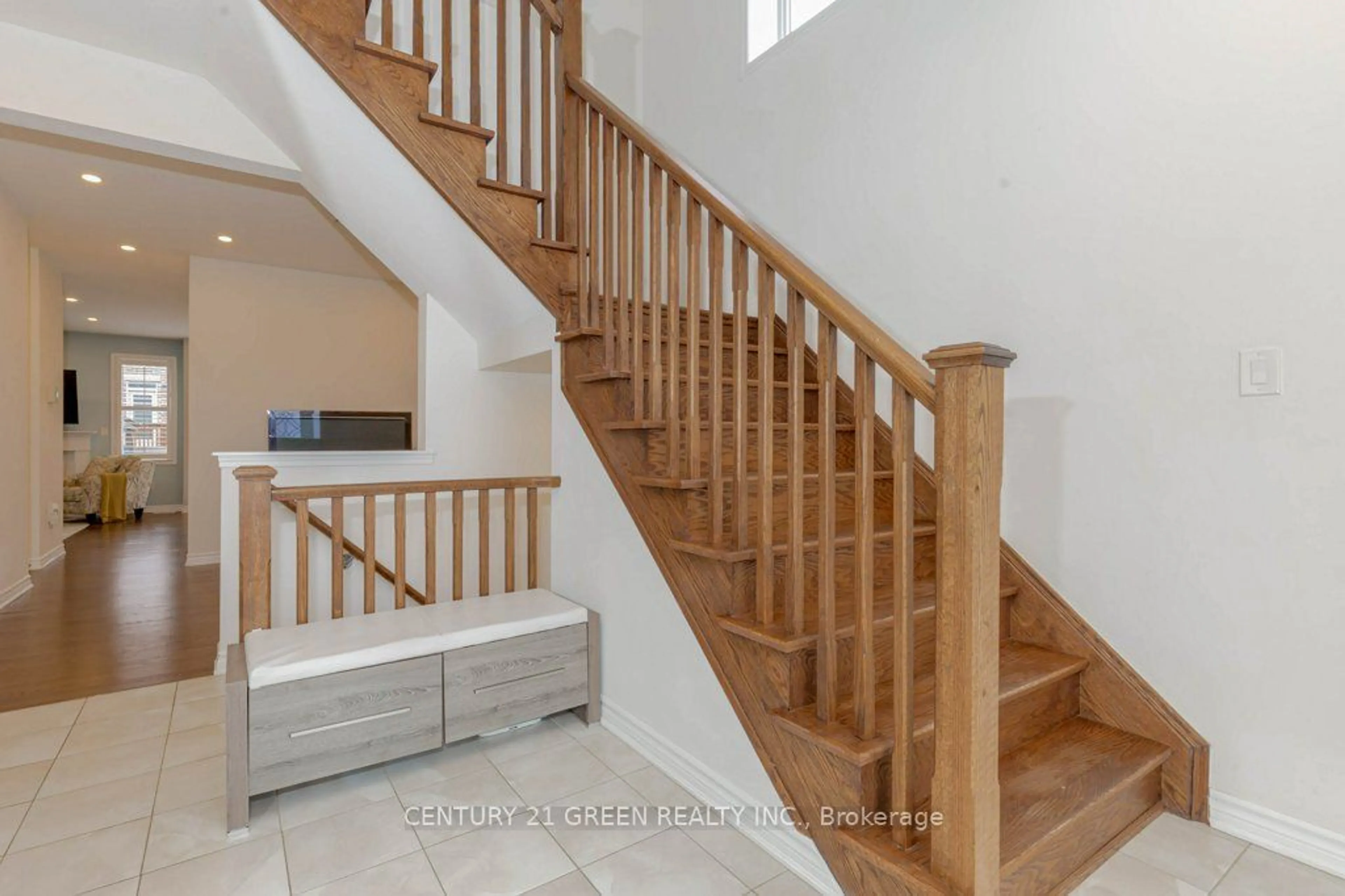 Stairs for 450 Hinton Terr, Milton Ontario L9E 1E3