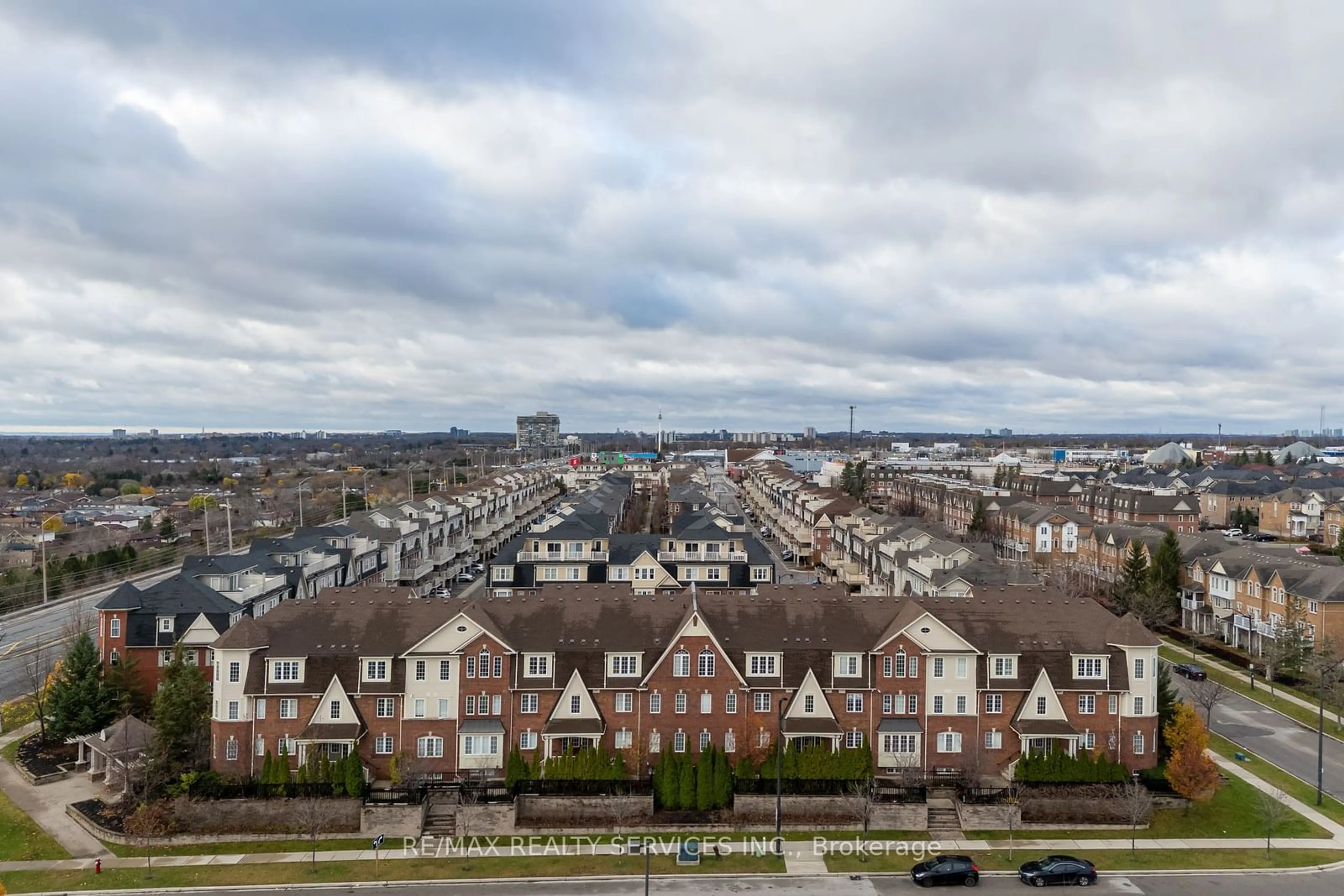 A pic from exterior of the house or condo, the view of city buildings for 3032 Clayhill Rd #1, Mississauga Ontario L5B 0B1