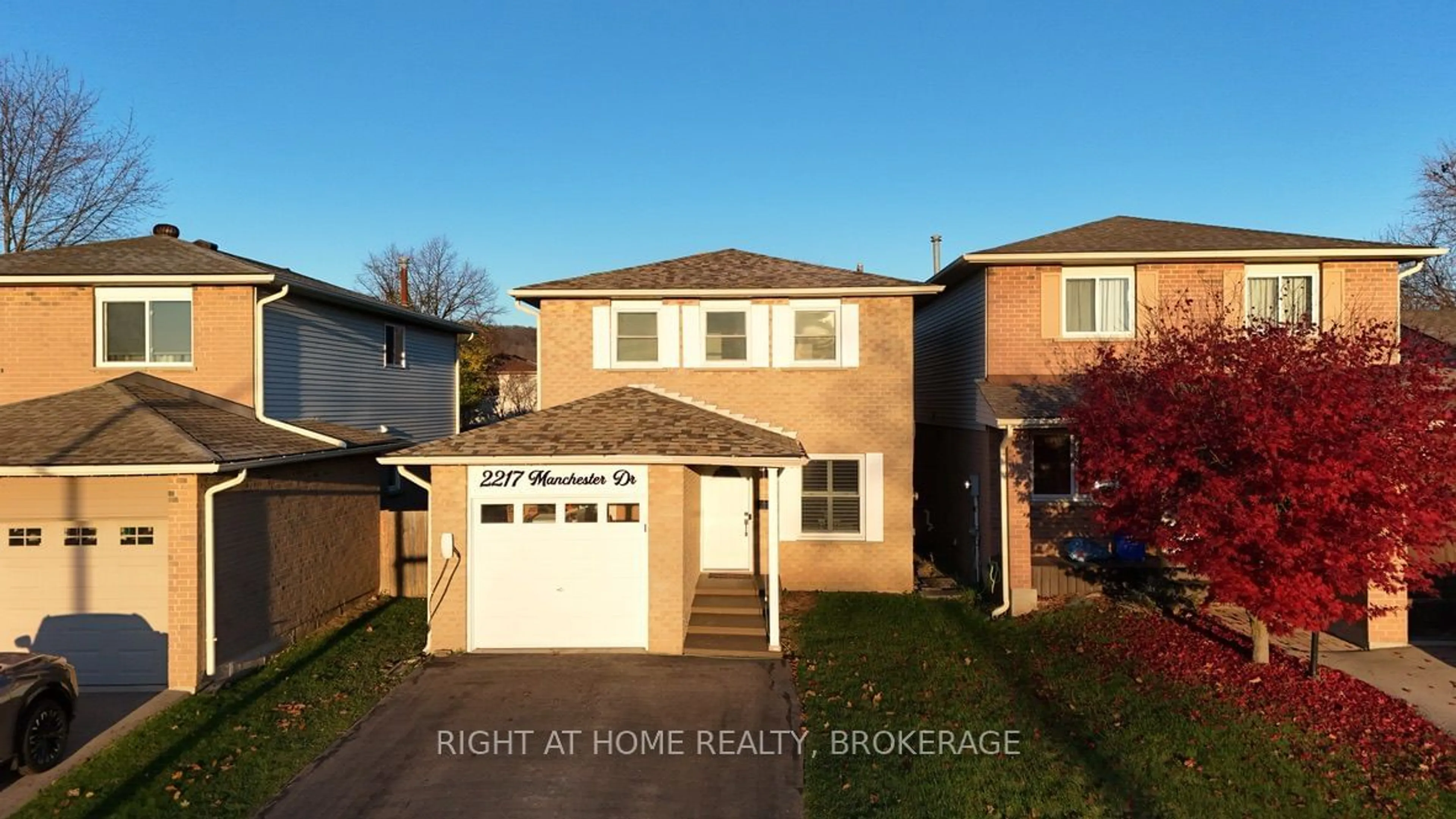 Frontside or backside of a home, the street view for 2217 Manchester Dr, Burlington Ontario L7P 4K6