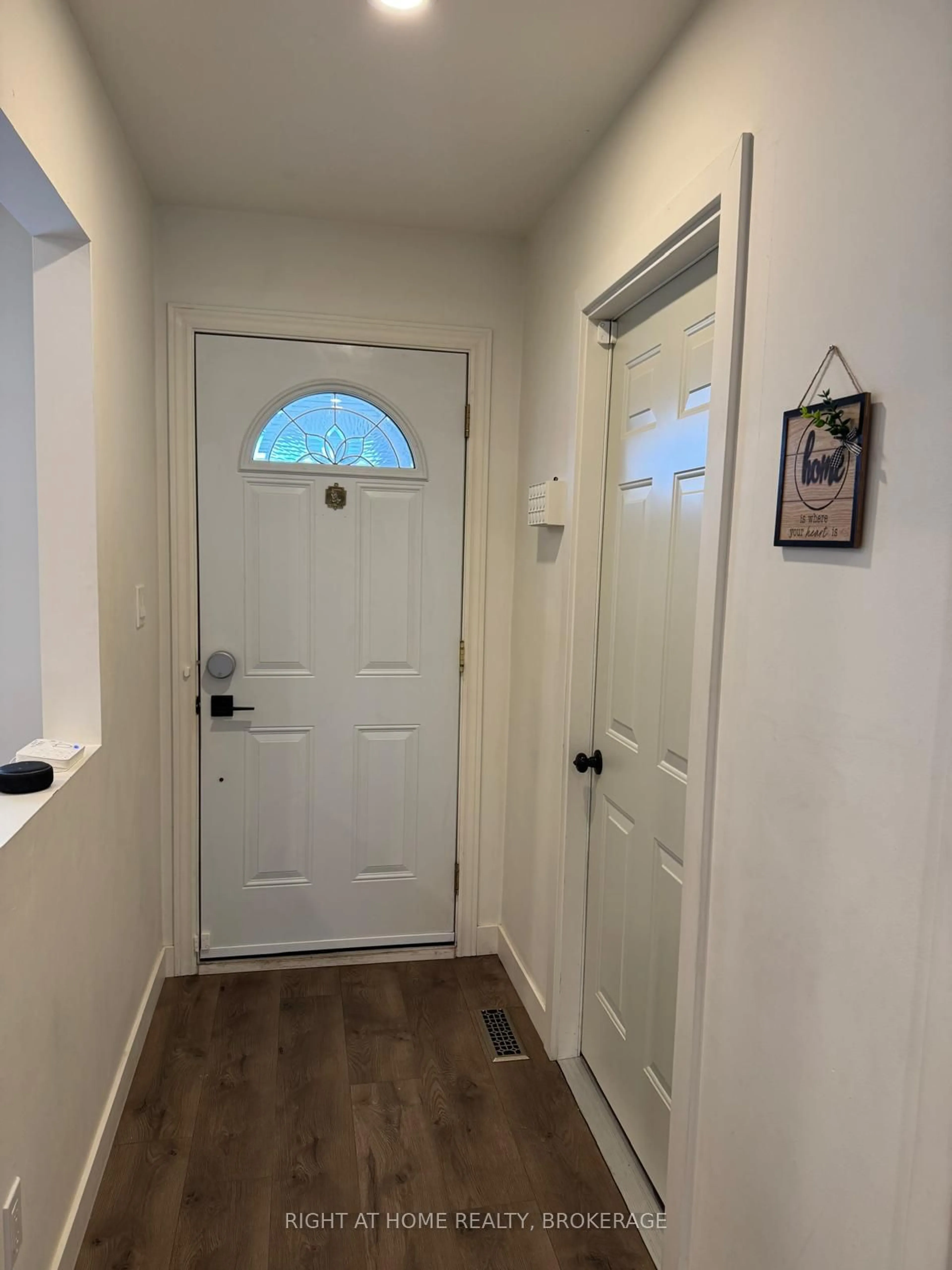 Indoor entryway, not visible floor for 2217 Manchester Dr, Burlington Ontario L7P 4K6