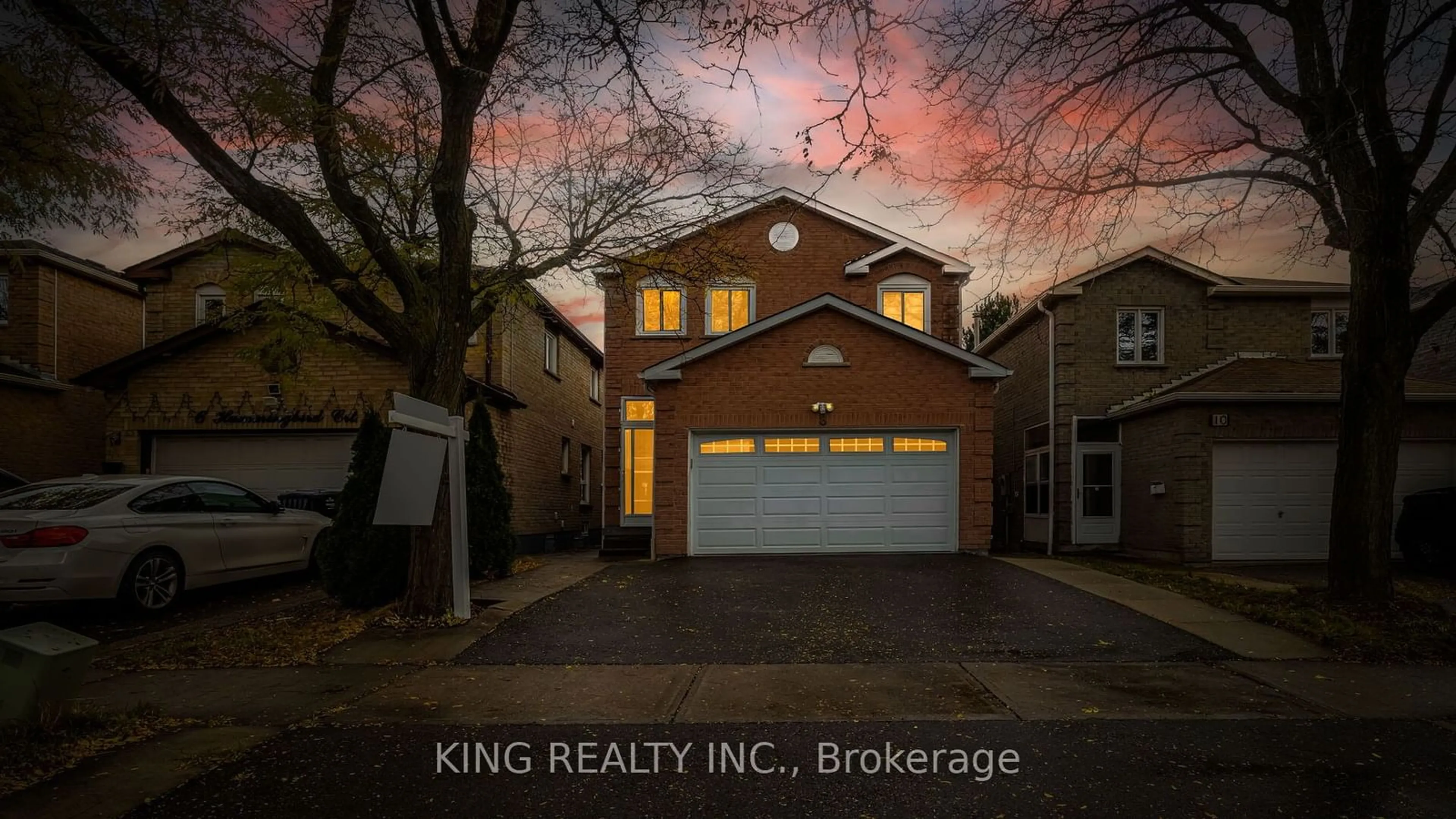 A pic from exterior of the house or condo, the street view for 8 Hummingbird Crt, Brampton Ontario L6Y 3N7