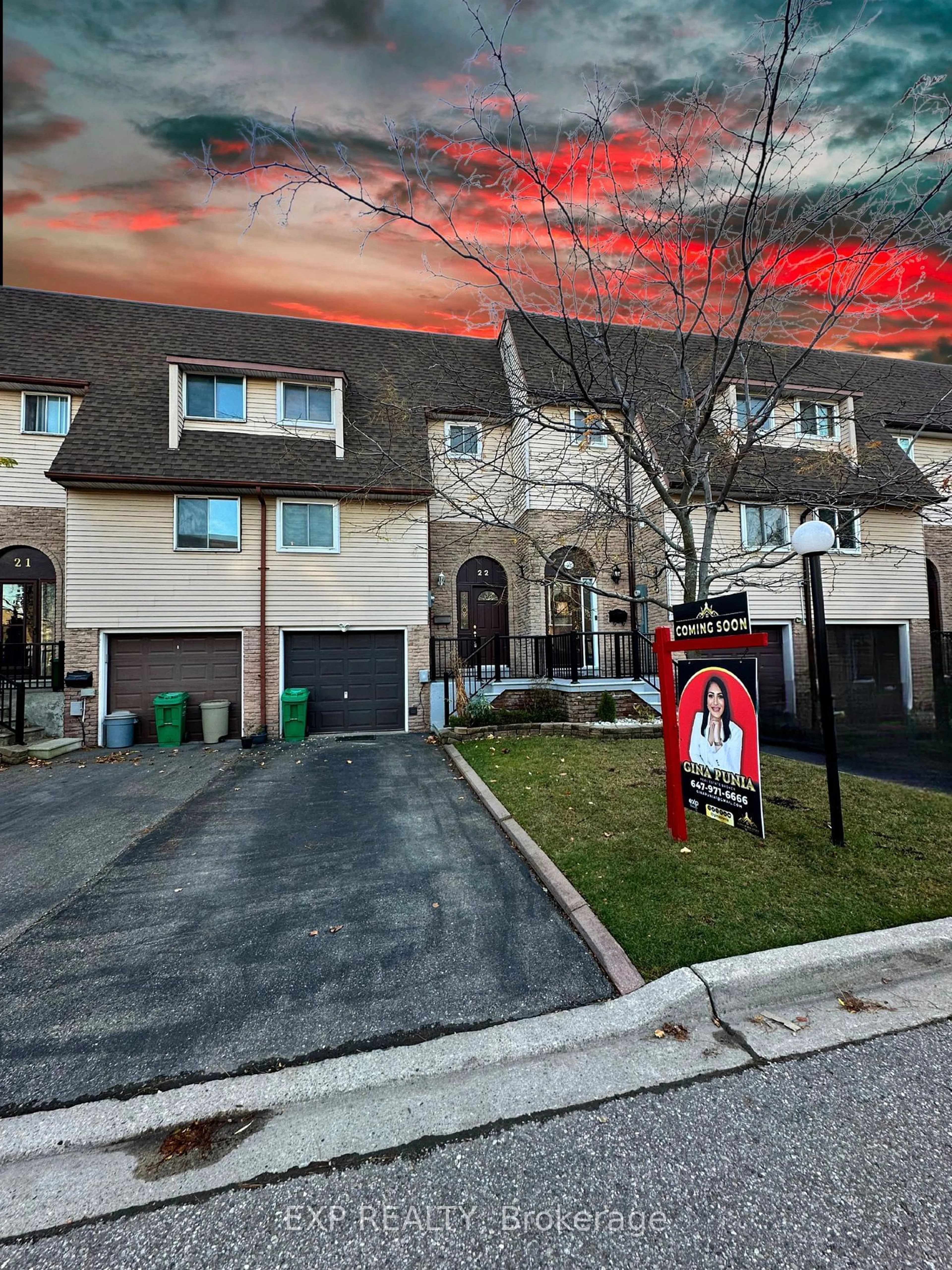 A pic from exterior of the house or condo, the street view for 22 Rosset Cres #22, Brampton Ontario L6X 2R3