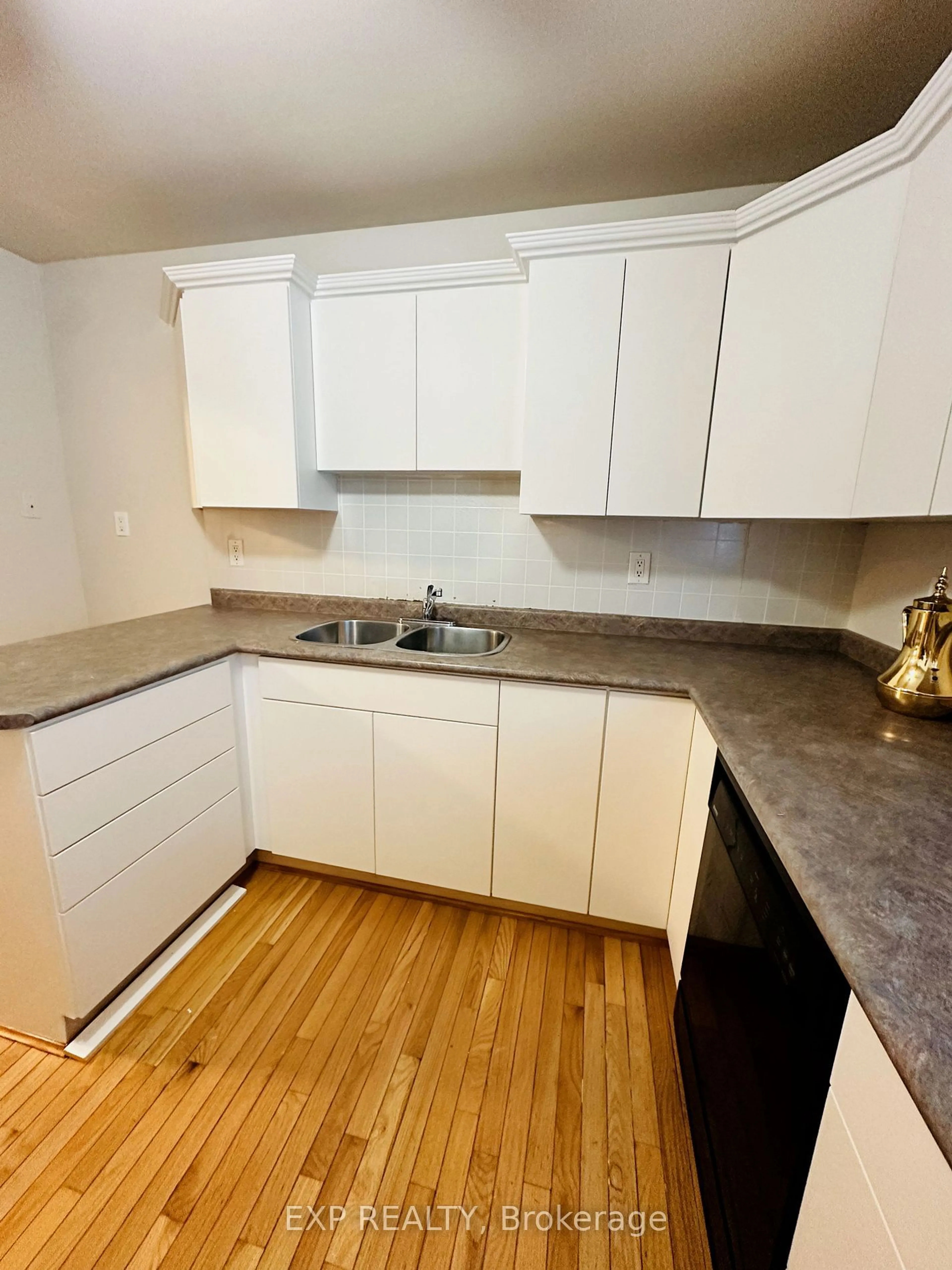 Standard kitchen, not visible floor for 22 Rosset Cres #22, Brampton Ontario L6X 2R3