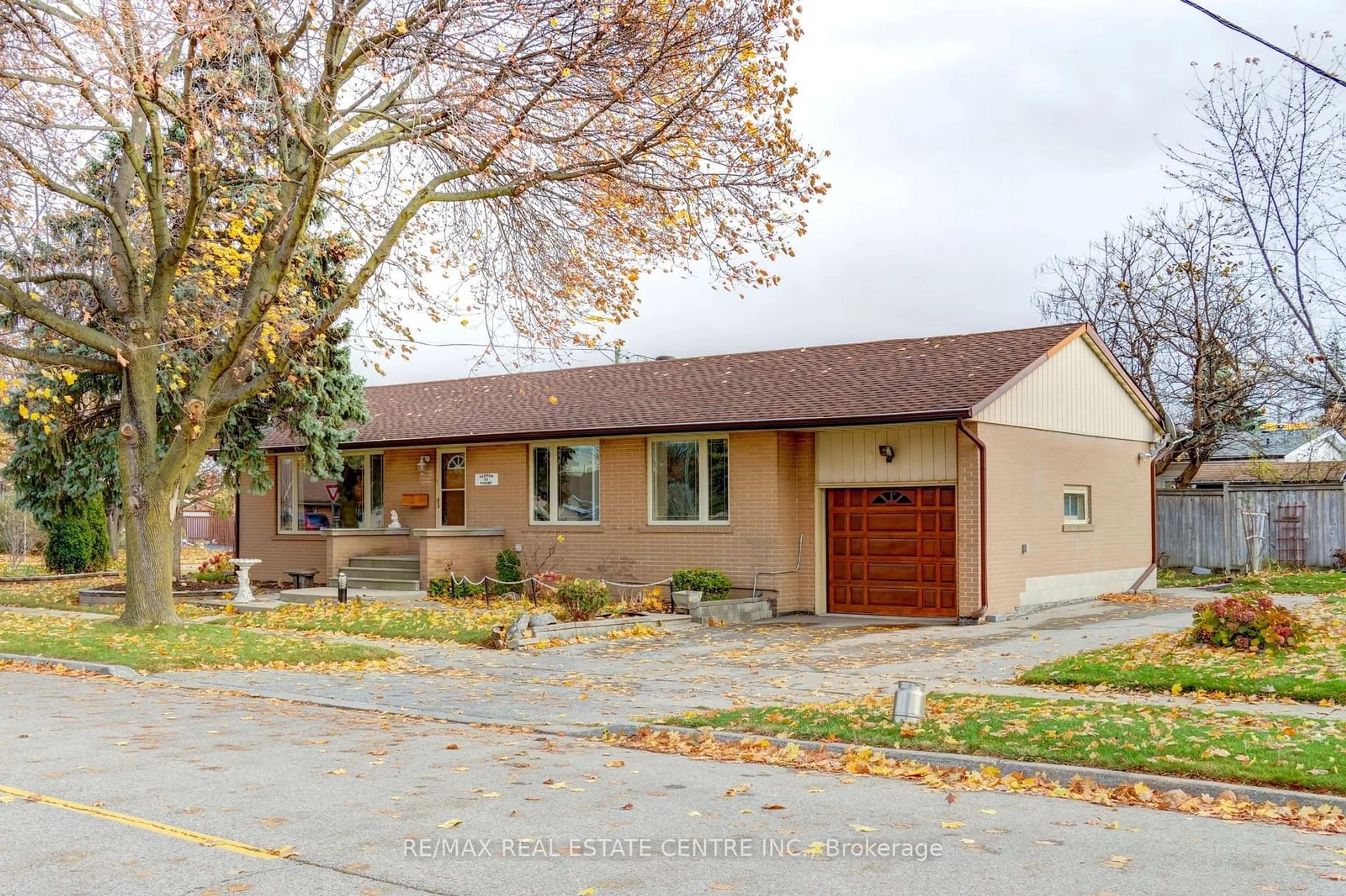 A pic from exterior of the house or condo, the street view for 13 Alston Crt, Brampton Ontario L6W 3B5