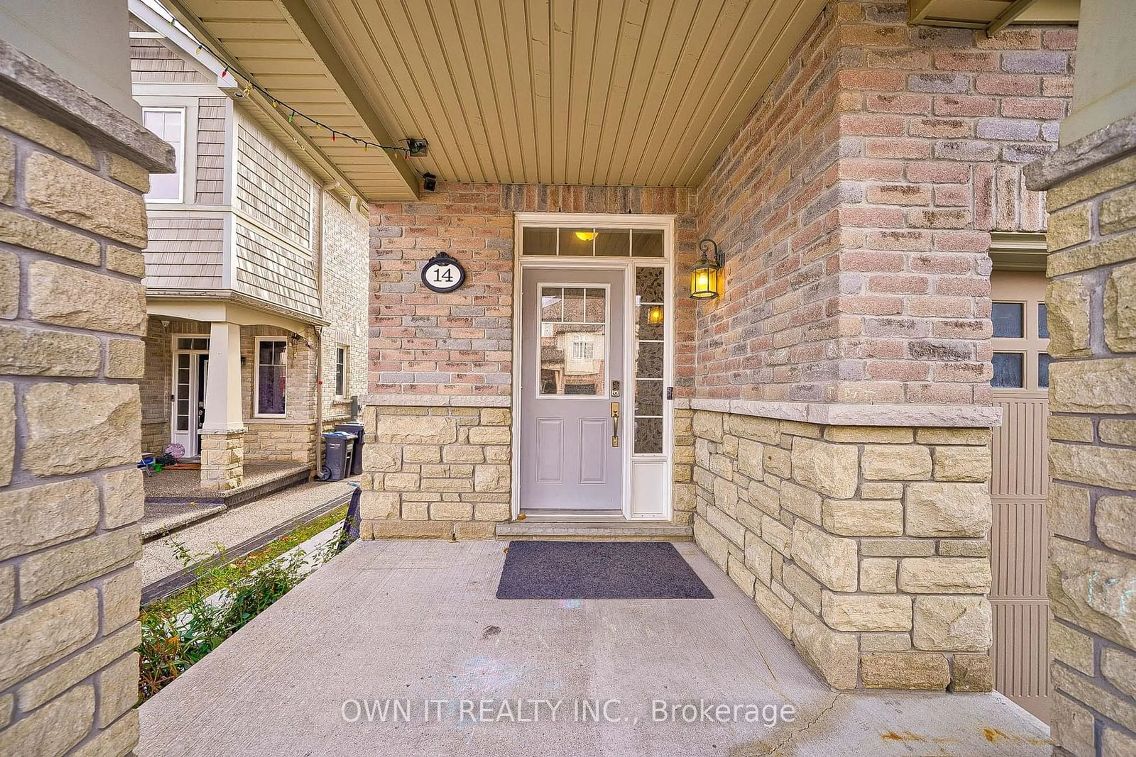 Indoor entryway, wood floors for 14 Icefall Rd, Caledon Ontario L7C 3T7