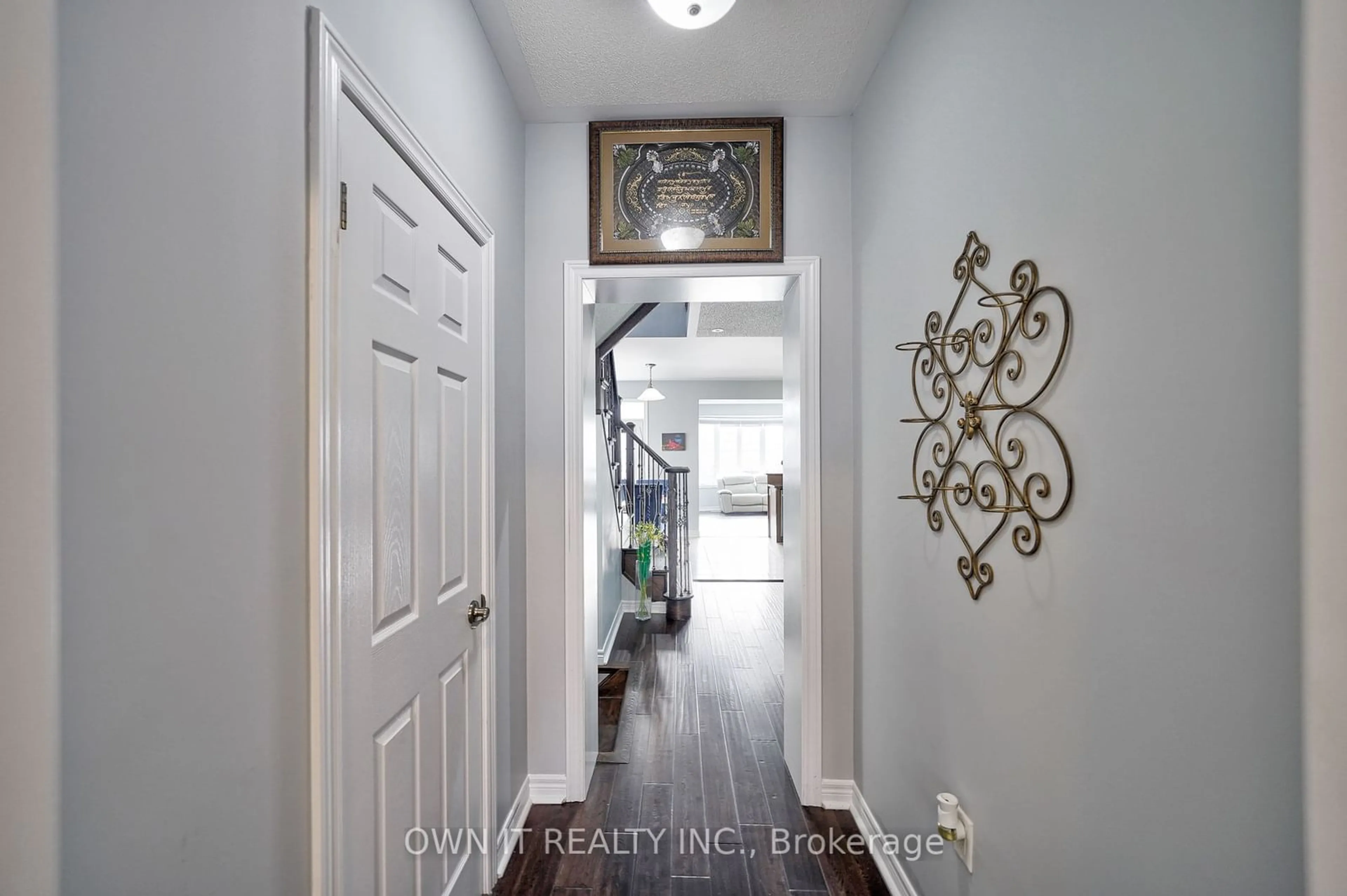 Indoor entryway, wood floors for 14 Icefall Rd, Caledon Ontario L7C 3T7