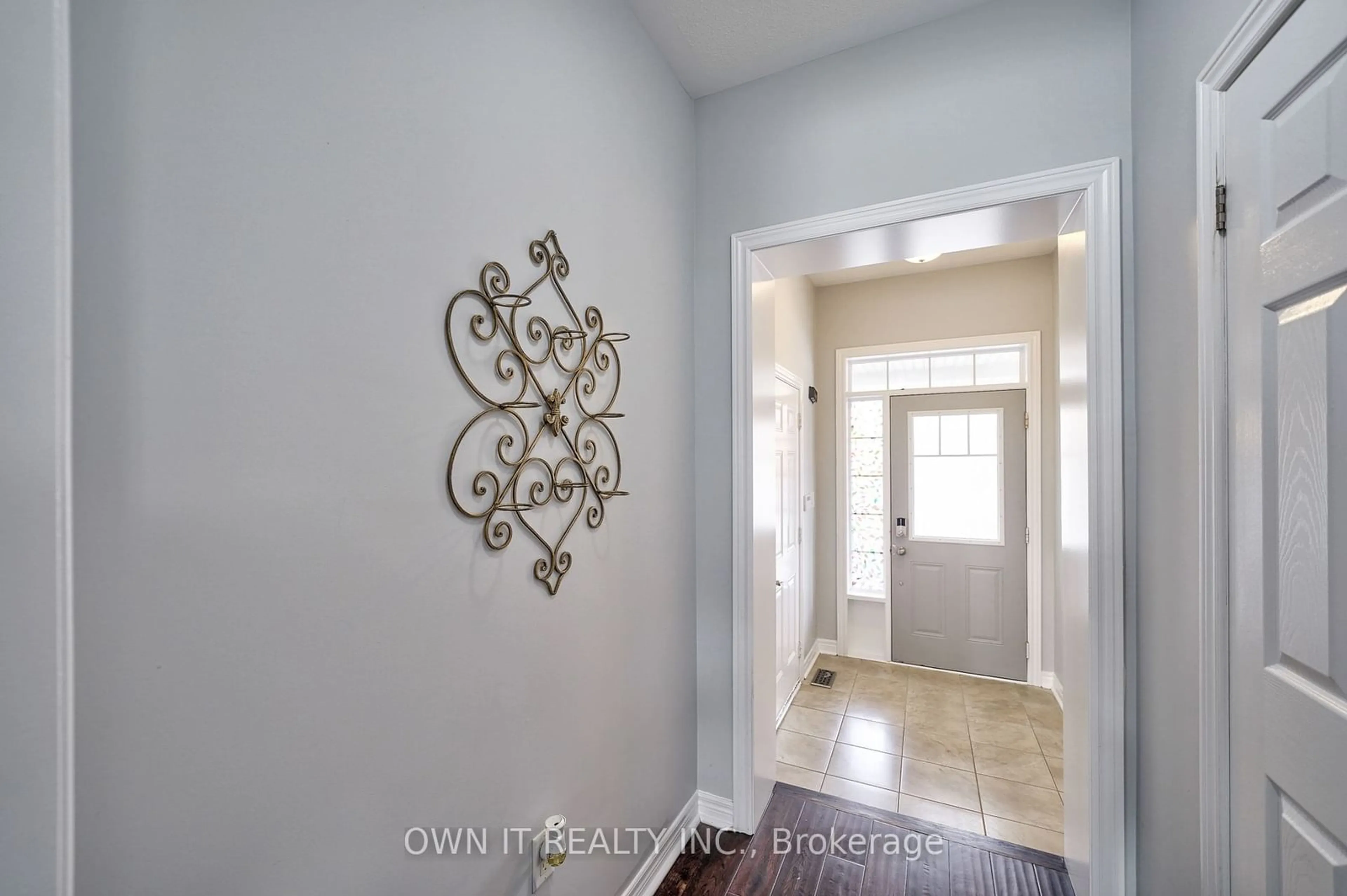 Indoor entryway, wood floors for 14 Icefall Rd, Caledon Ontario L7C 3T7