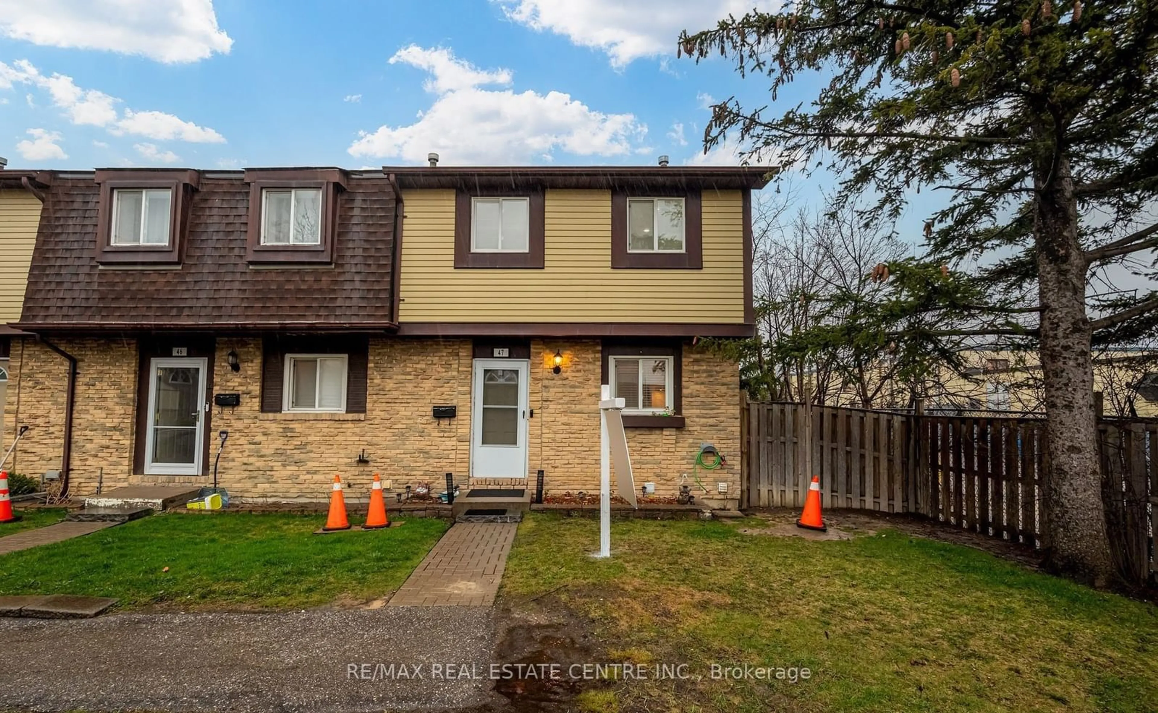 A pic from exterior of the house or condo, cottage for 45 Hansen Rd #47, Brampton Ontario L6V 3C5