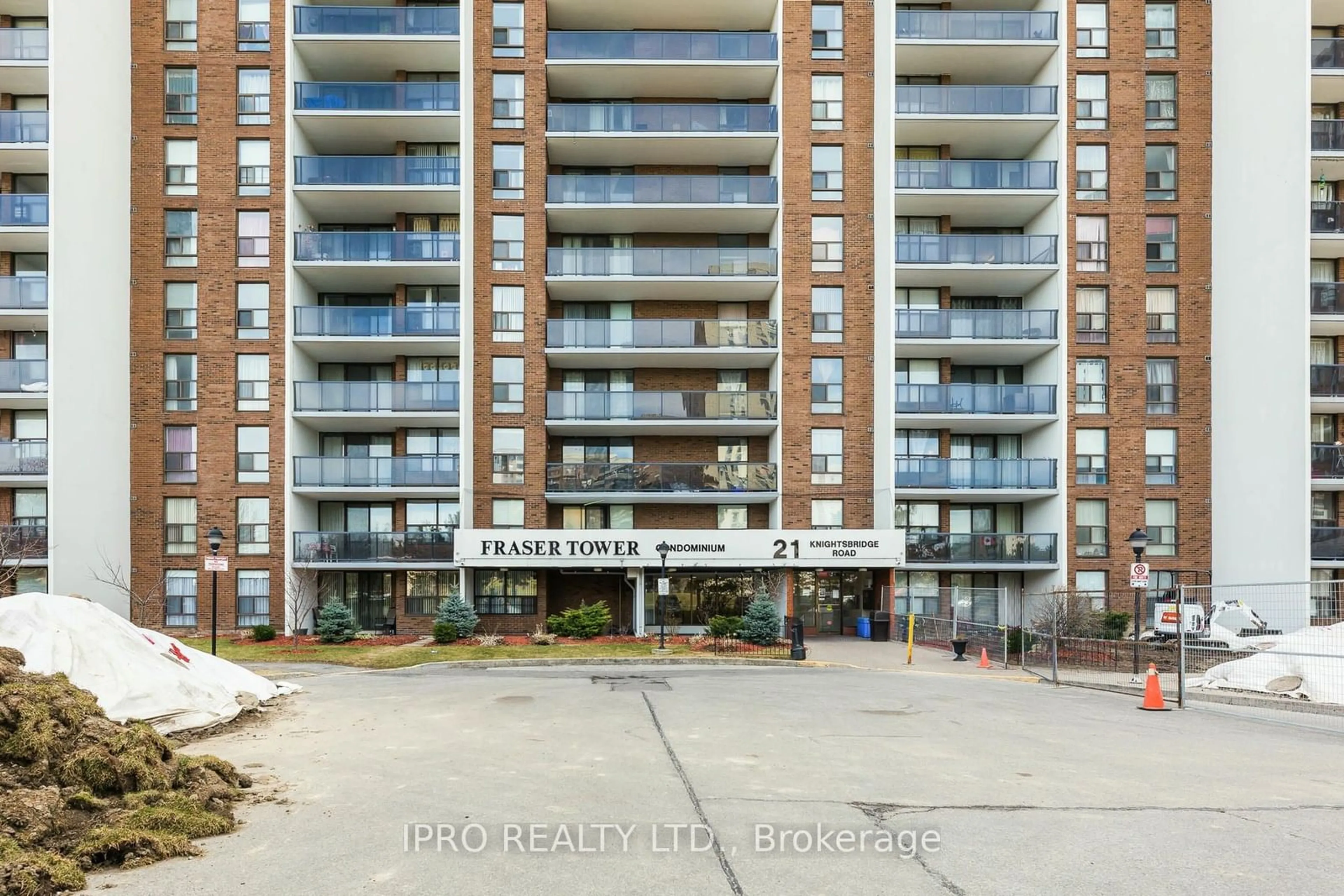 A pic from exterior of the house or condo, the front or back of building for 21 Knightsbridge Rd #705, Brampton Ontario L6T 3Y1