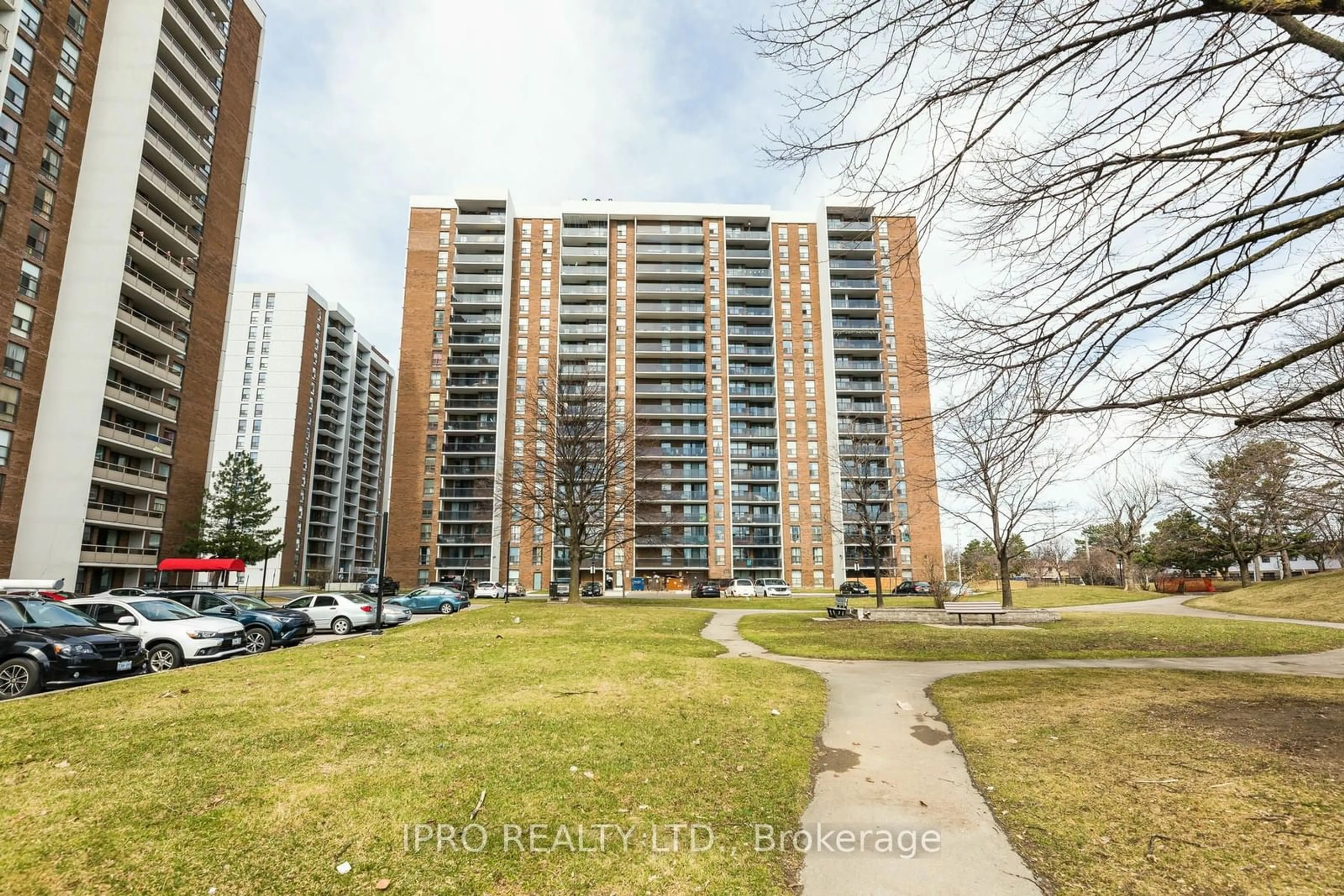 A pic from exterior of the house or condo, the front or back of building for 21 Knightsbridge Rd #705, Brampton Ontario L6T 3Y1