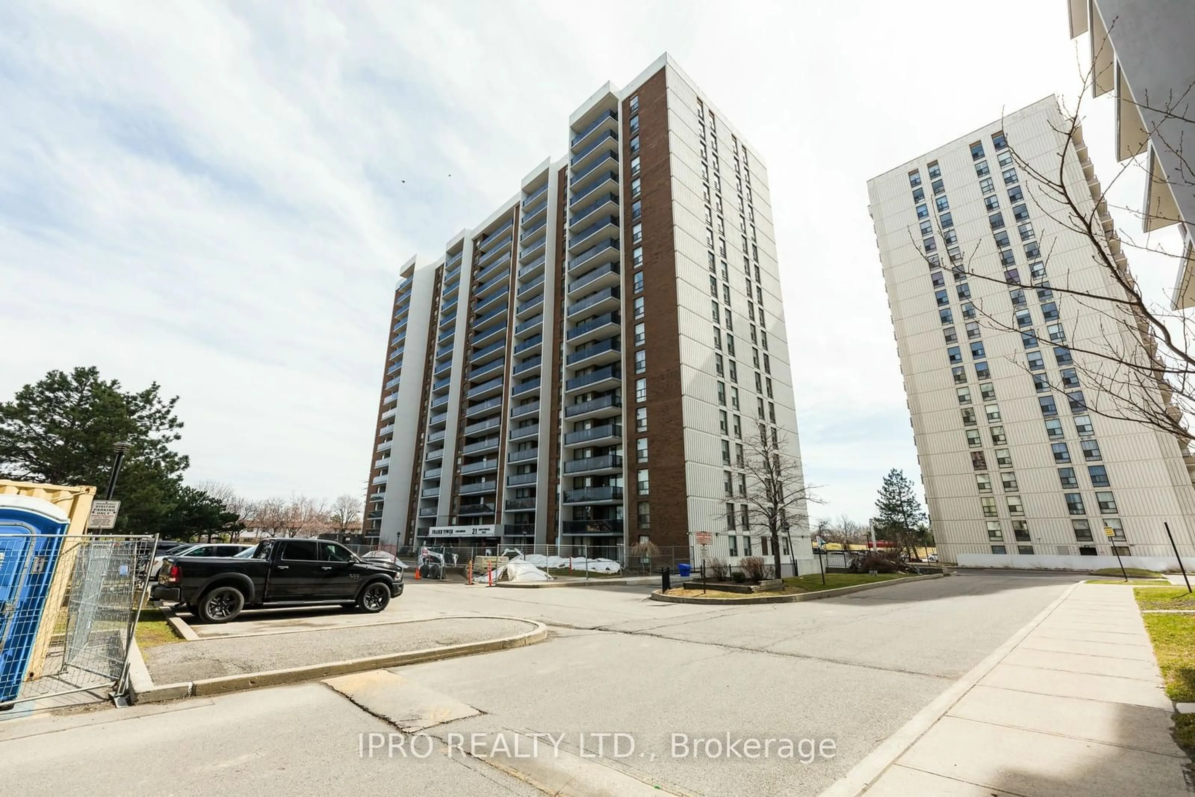 A pic from exterior of the house or condo, the street view for 21 Knightsbridge Rd #705, Brampton Ontario L6T 3Y1