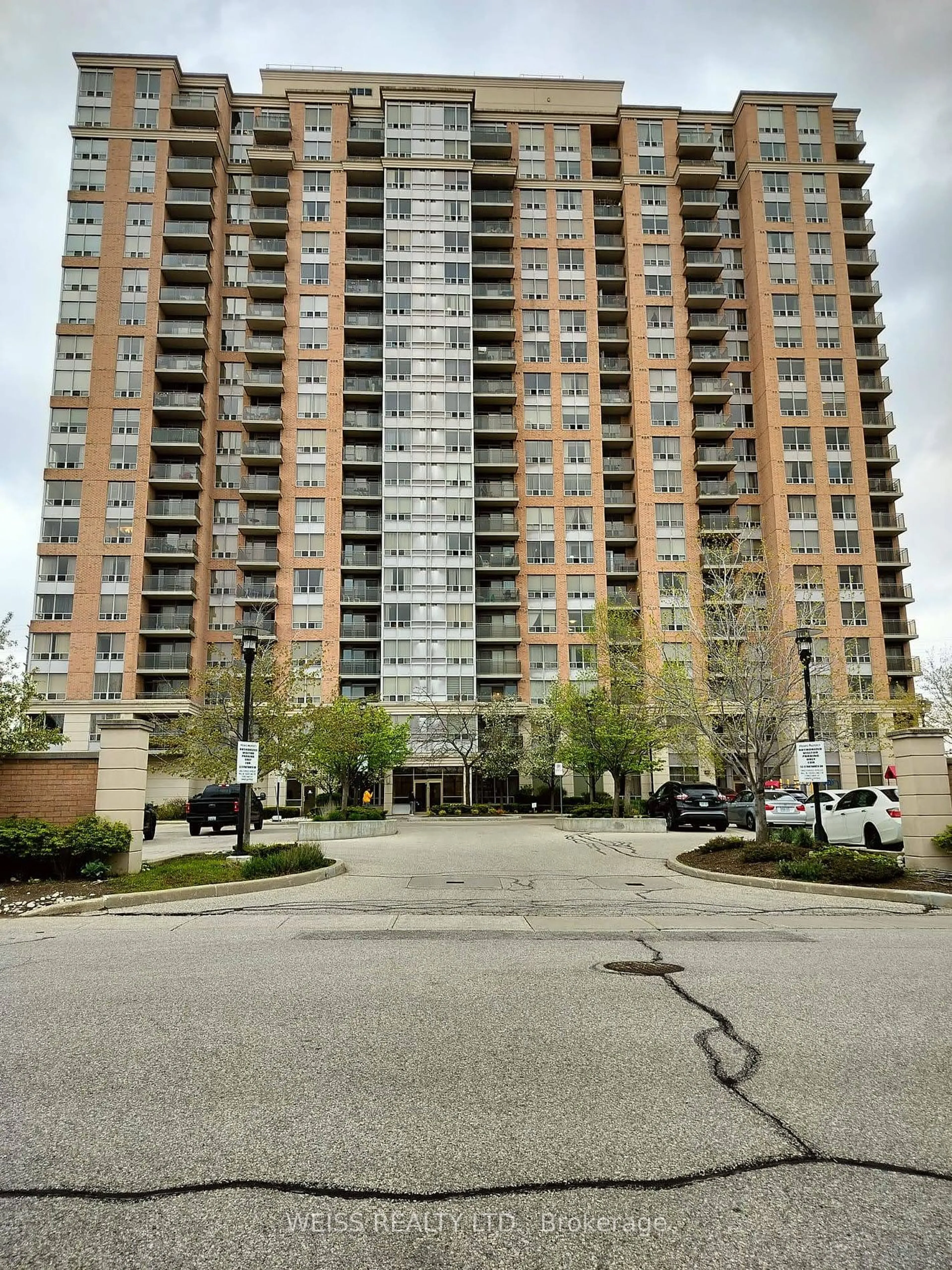 A pic from exterior of the house or condo, the front or back of building for 55 Strathaven Dr #713, Mississauga Ontario L5R 4G9