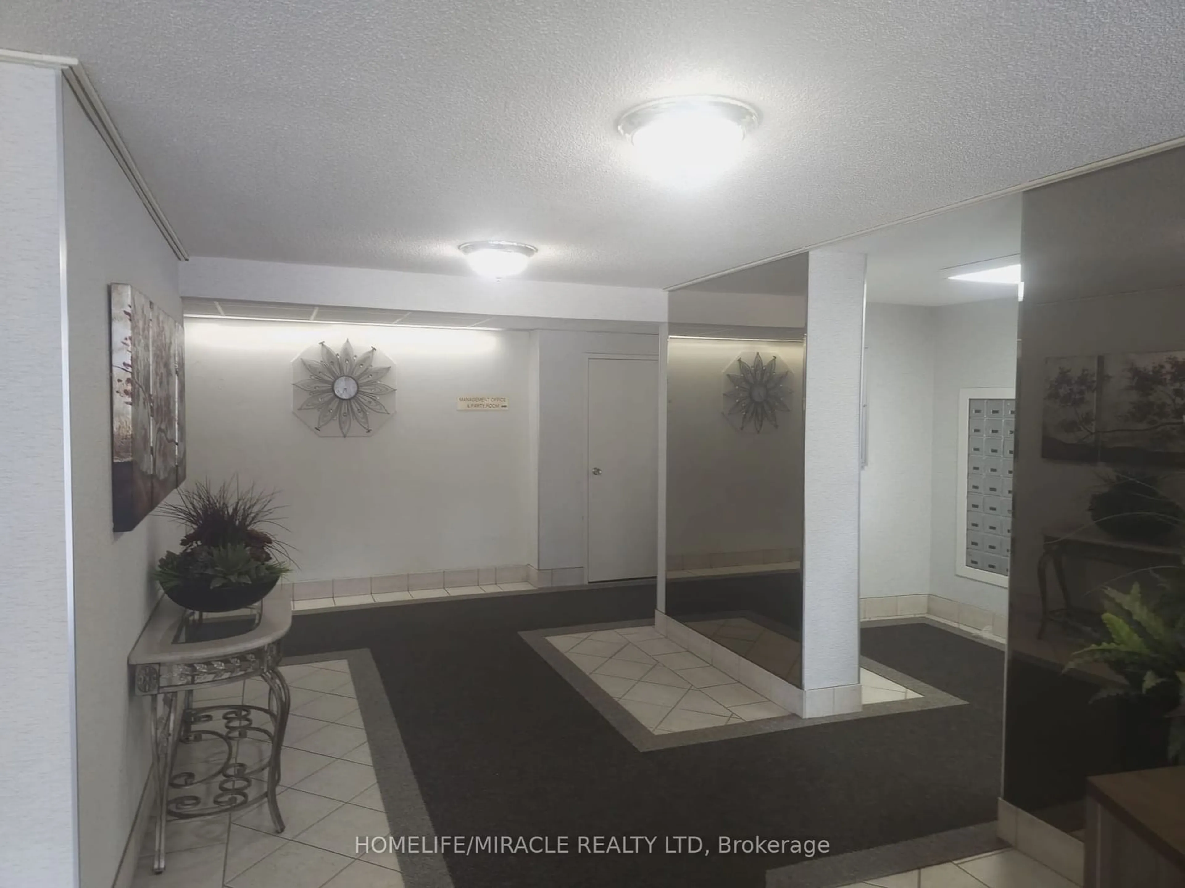 Indoor foyer, not visible floor for 18 Knightbridge Rd #1208, Brampton Ontario L6T 3X5