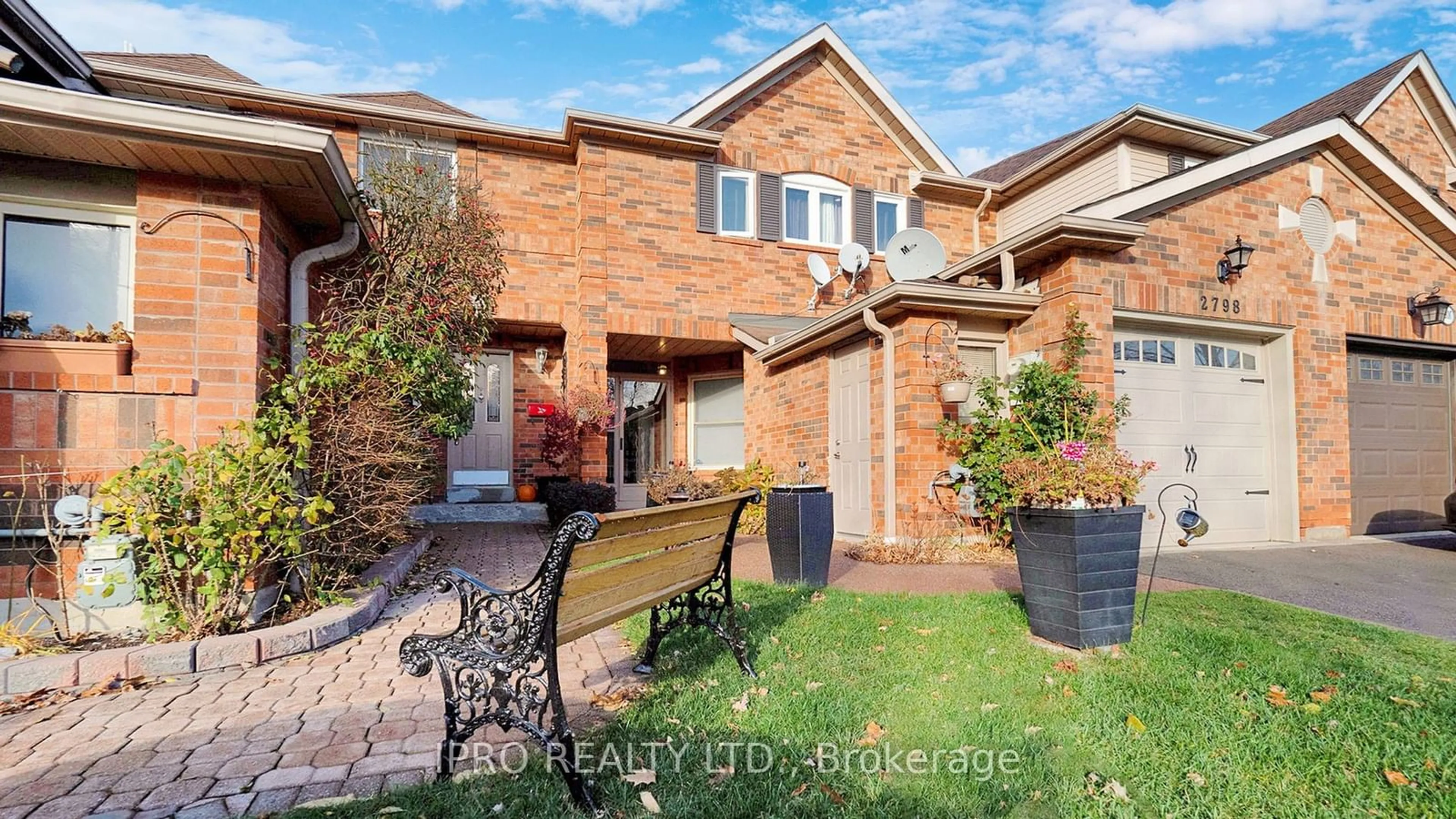 A pic from exterior of the house or condo, the fenced backyard for 2798 Lindholm Cres, Mississauga Ontario L5M 4S2