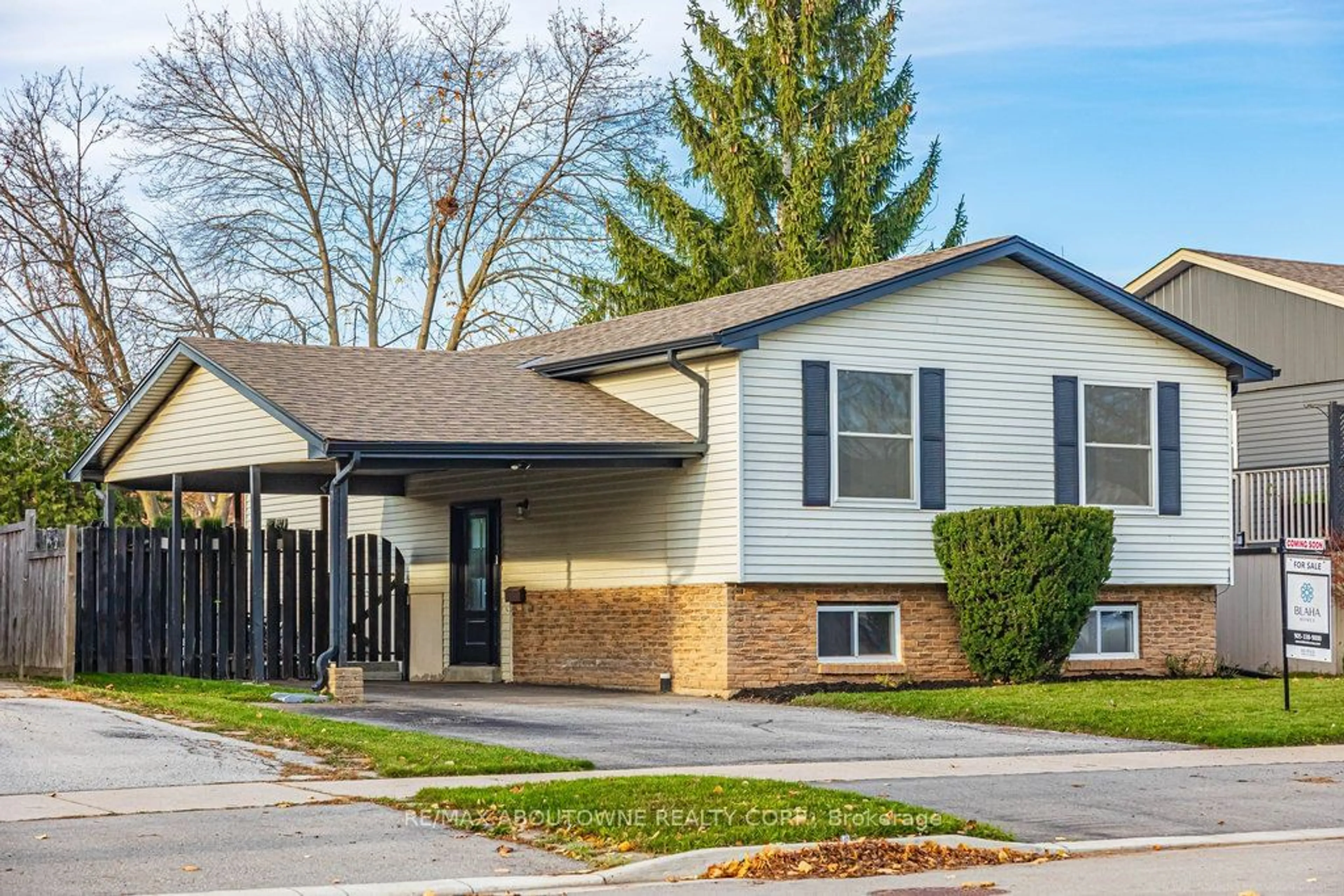 Home with vinyl exterior material for 1354 Vancouver Cres, Burlington Ontario L7M 1W2