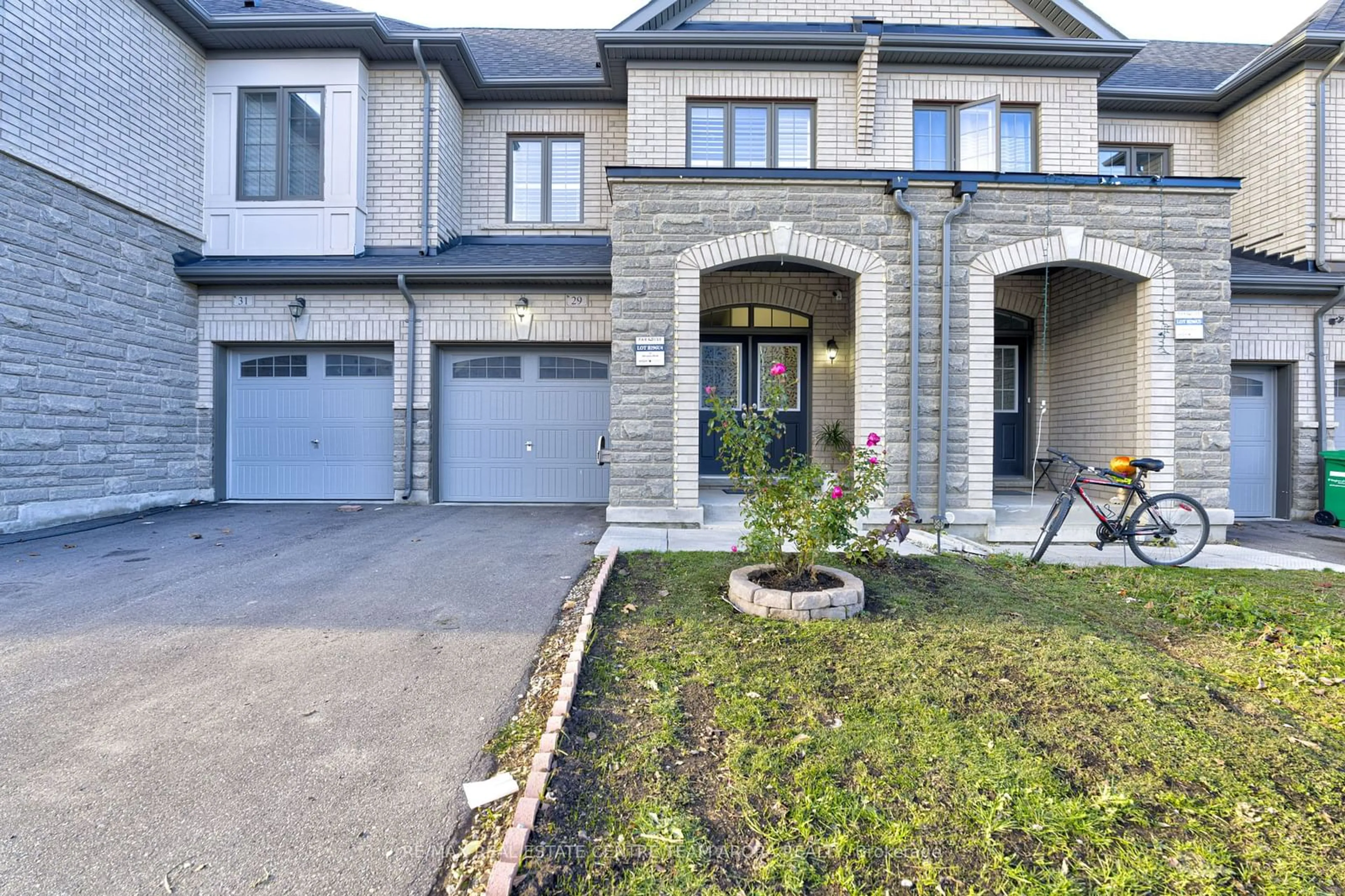 Home with brick exterior material for 29 Adventura Rd, Brampton Ontario L7A 5A7