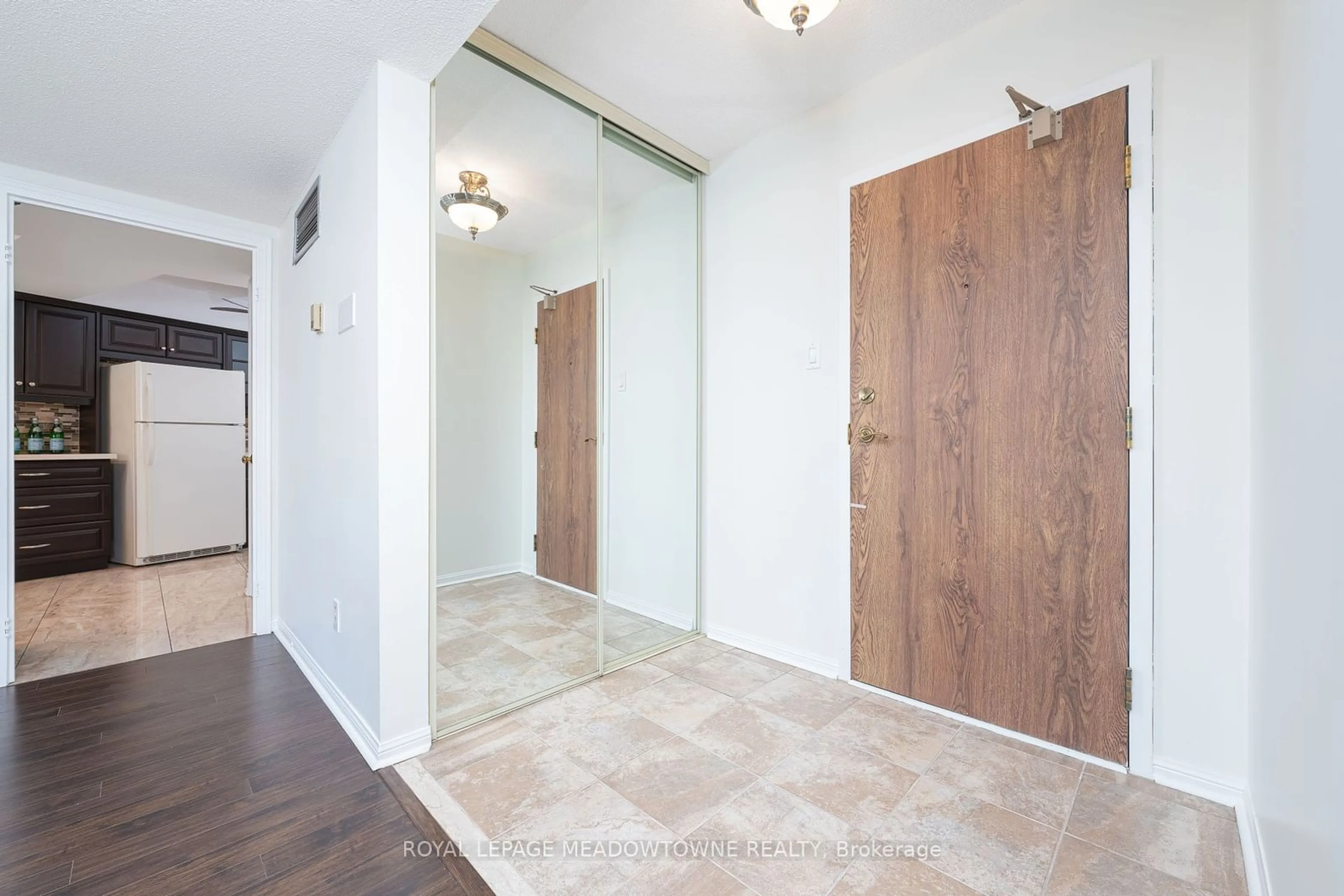 Indoor entryway, wood floors for 1240 Marlborough Crt #805, Oakville Ontario L6H 3K7