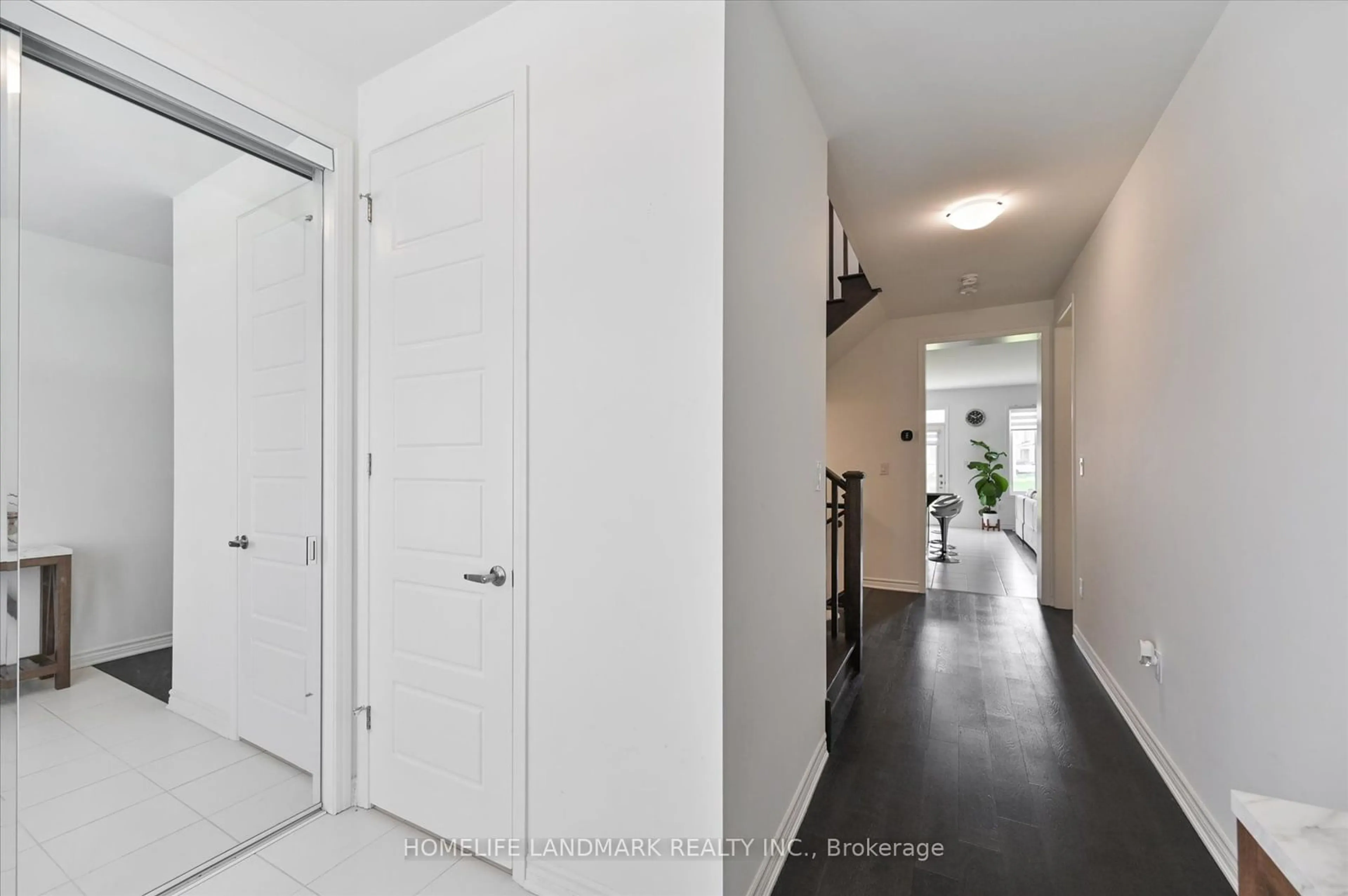 Indoor entryway, wood floors for 1237 Muskoka Hts, Milton Ontario L9E 1Y6