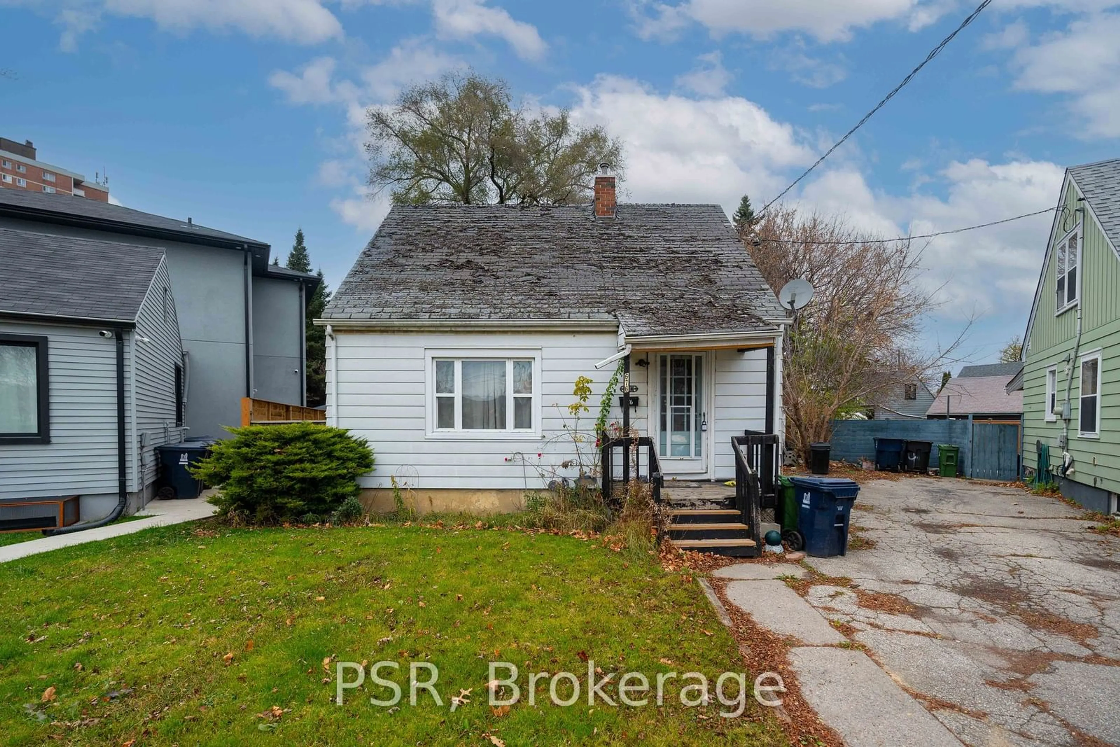 Frontside or backside of a home, cottage for 676 Tretheway Dr, Toronto Ontario M6M 4C4