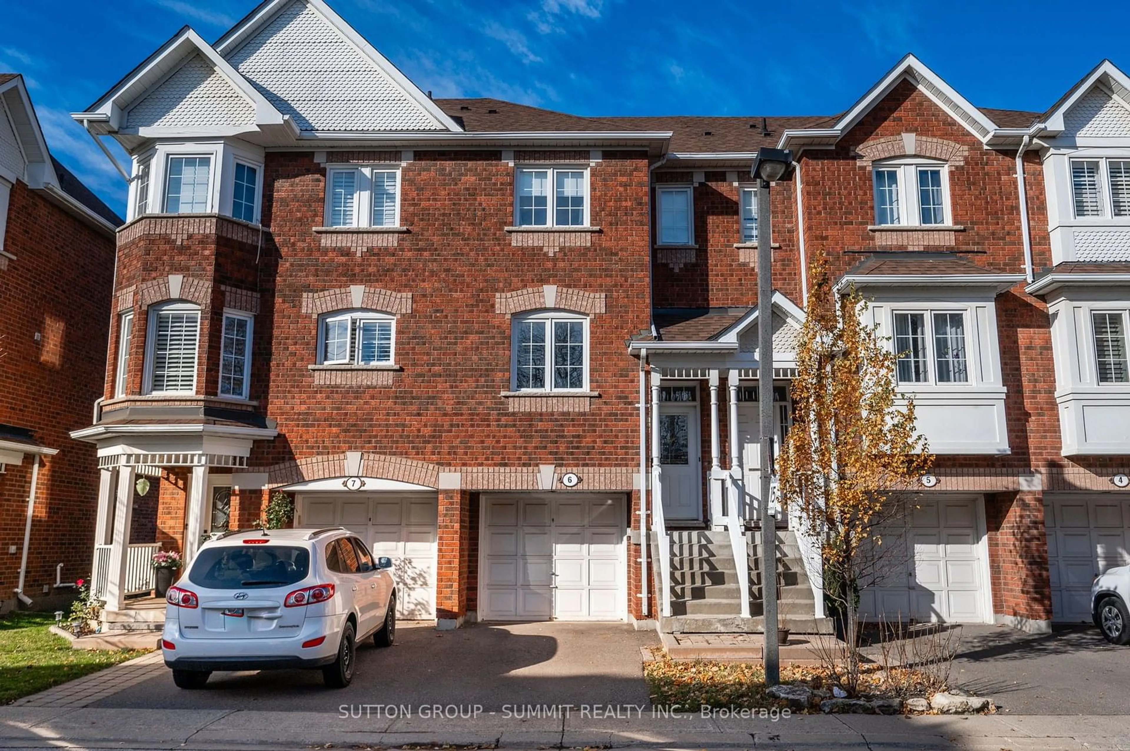 A pic from exterior of the house or condo, the street view for 6060 Snowy Owl Cres #6, Mississauga Ontario L5N 7K3