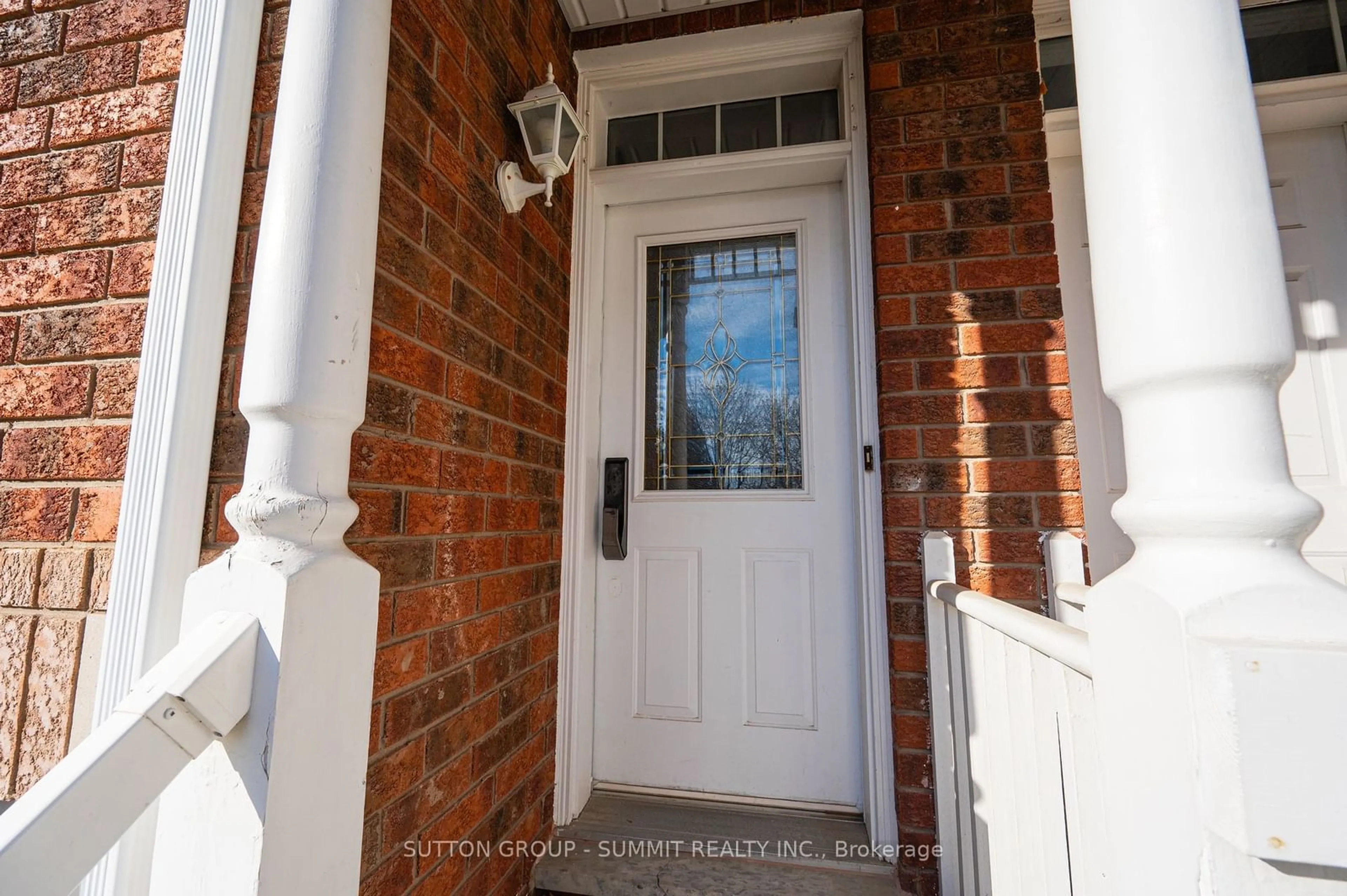 Indoor entryway, wood floors for 6060 Snowy Owl Cres #6, Mississauga Ontario L5N 7K3