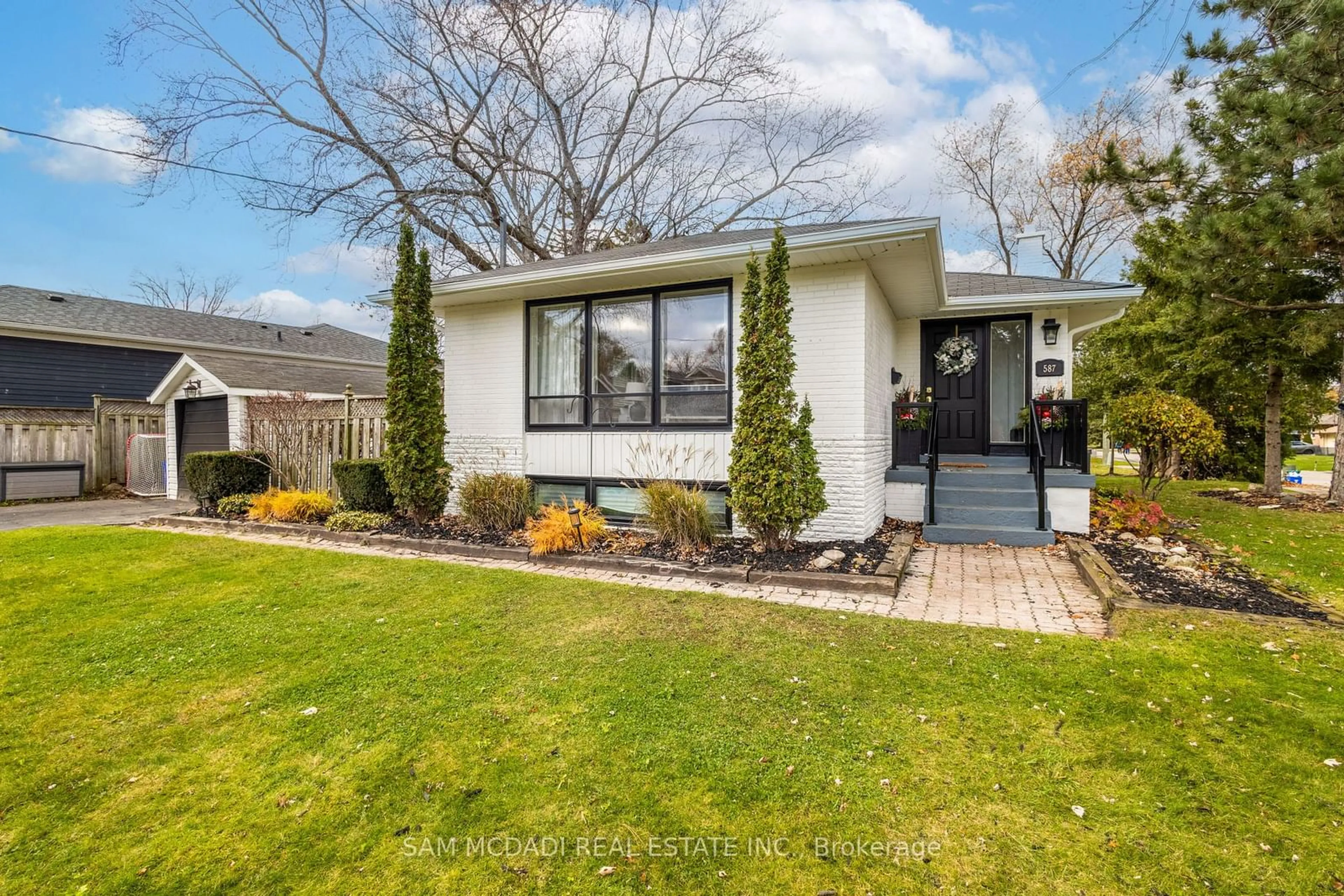 Frontside or backside of a home, cottage for 587 Unsworth Ave, Oakville Ontario L6K 1P4