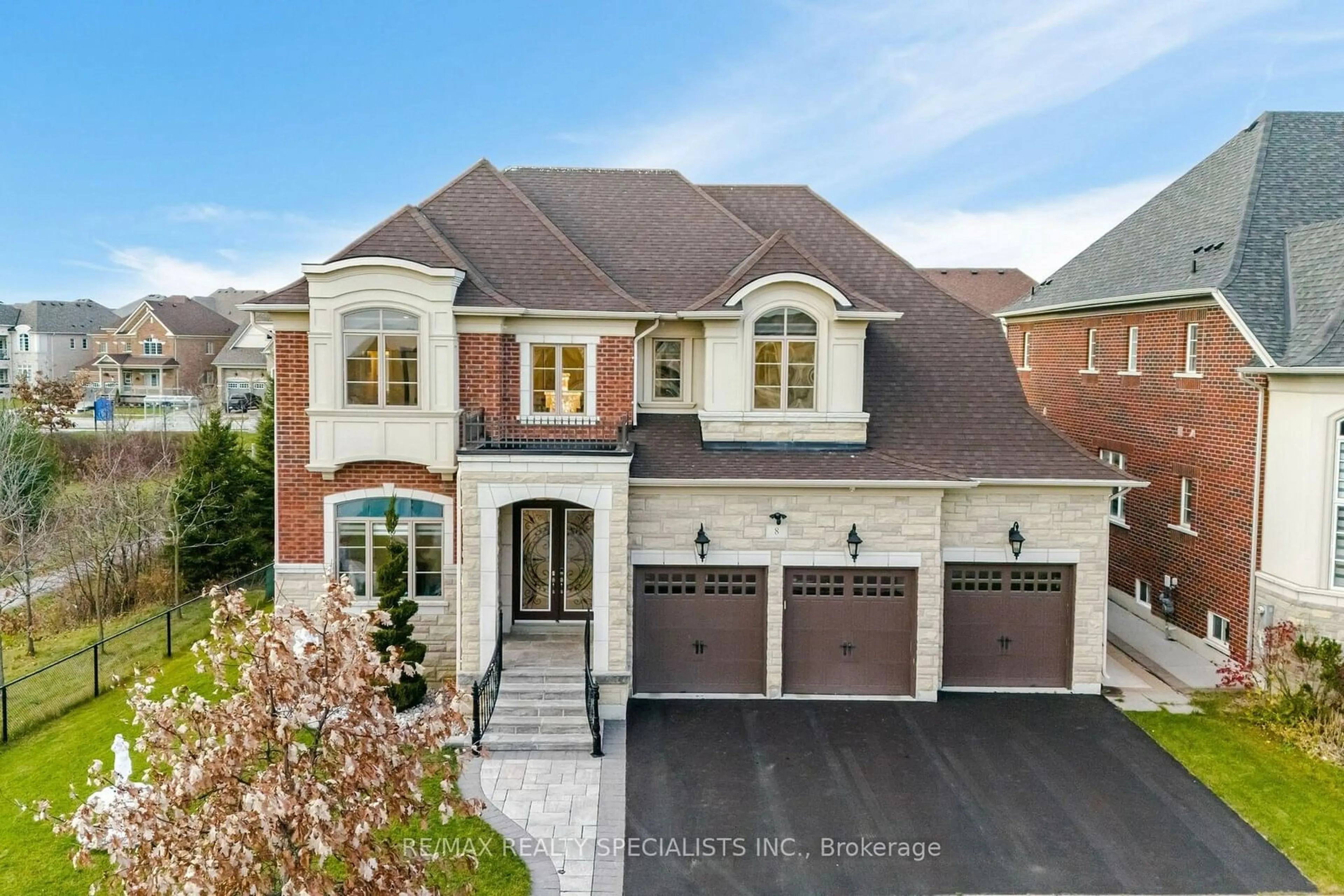 Frontside or backside of a home, cottage for 8 Herringbone Cres, Brampton Ontario L6P 4B8