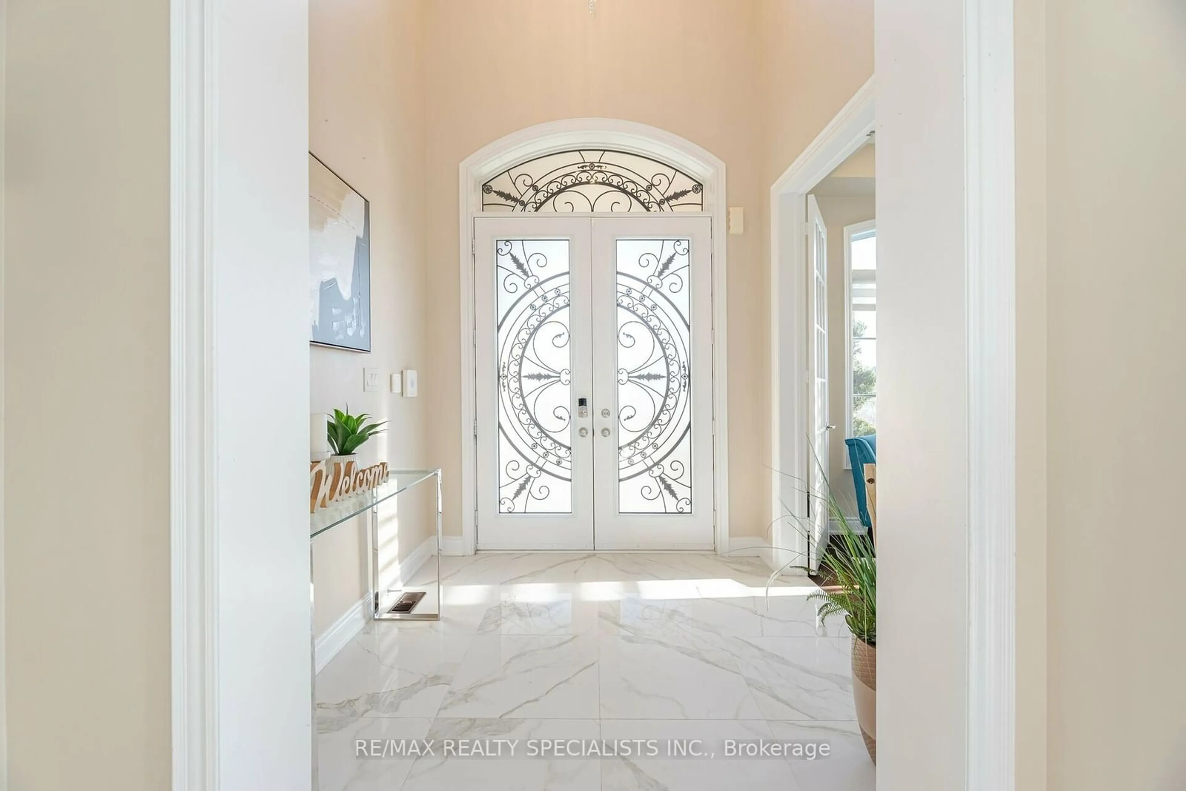 Indoor entryway, ceramic floors for 8 Herringbone Cres, Brampton Ontario L6P 4B8