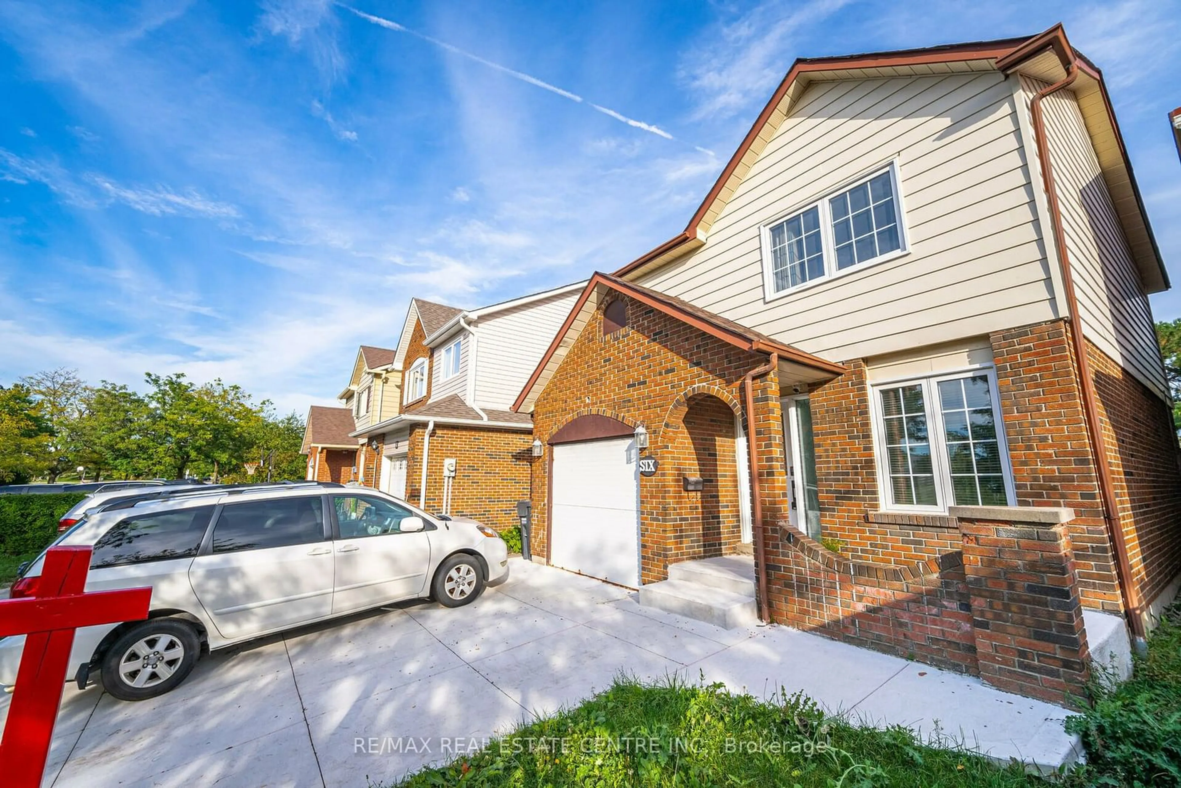 A pic from exterior of the house or condo, the street view for 6 Foxacre Row, Brampton Ontario L6V 3P5