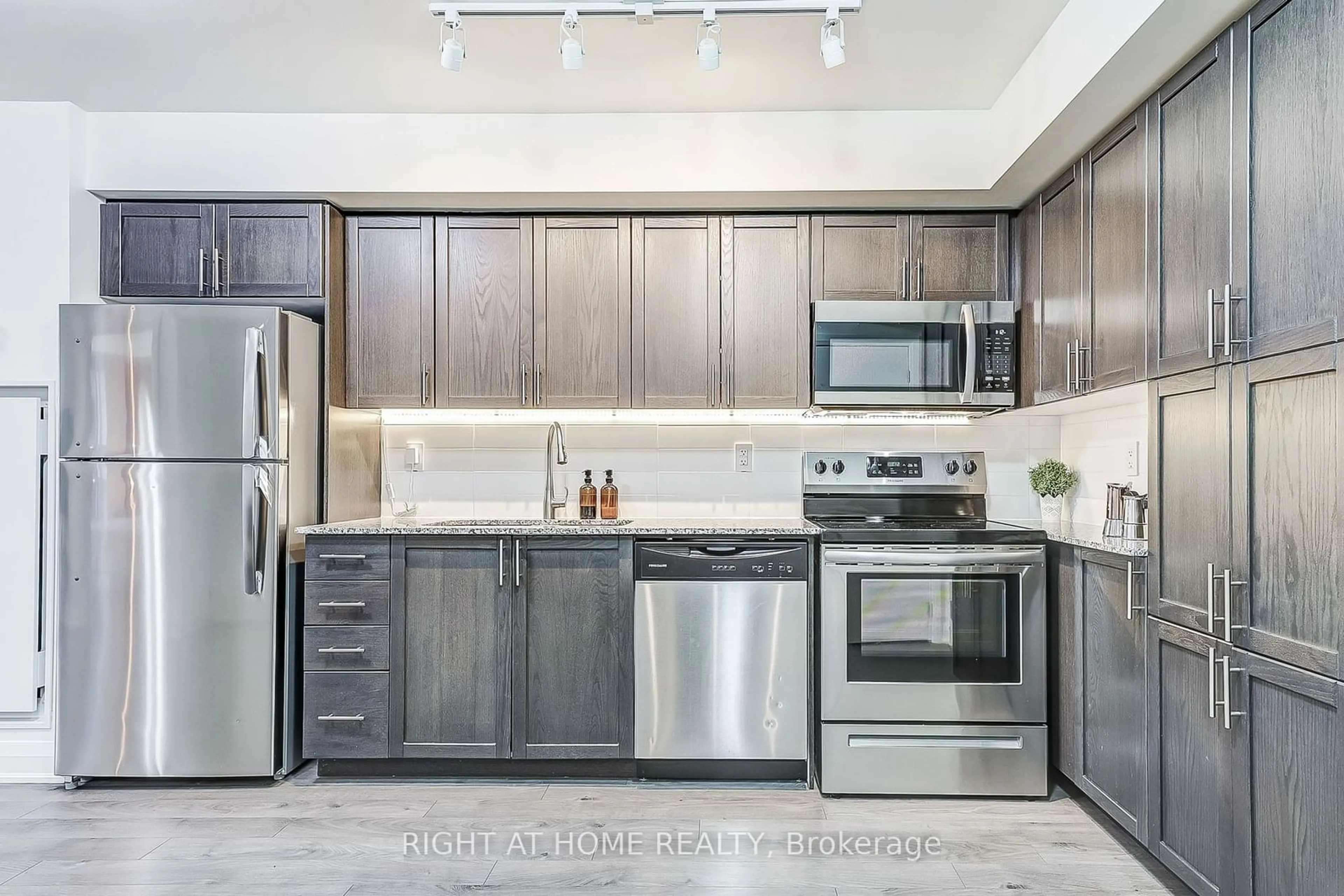 Open concept kitchen for 3091 Dufferin St #520, Toronto Ontario M6A 0C4