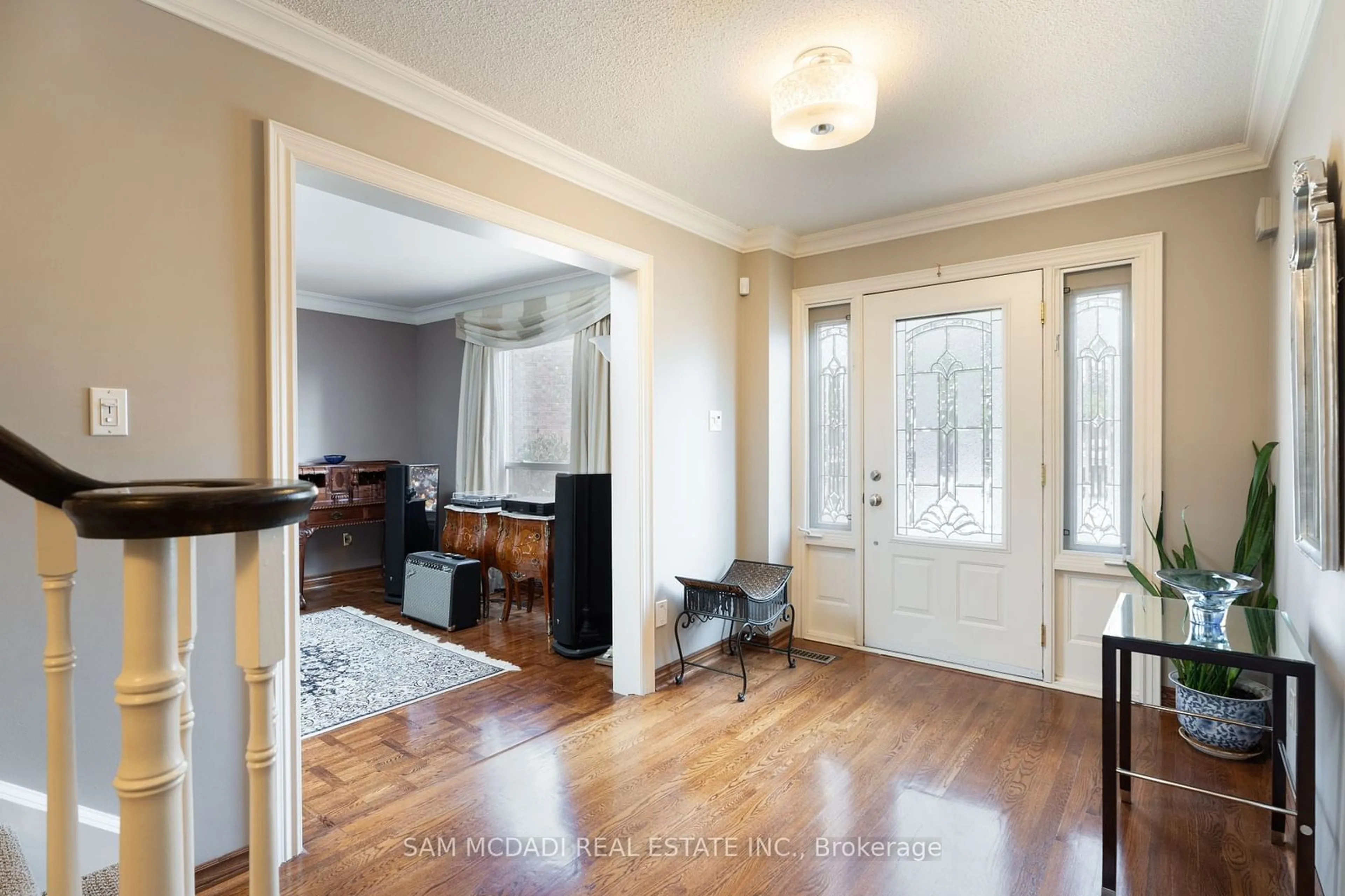 Indoor entryway, wood floors for 6127 Cheega Crt, Mississauga Ontario L5N 3Y9