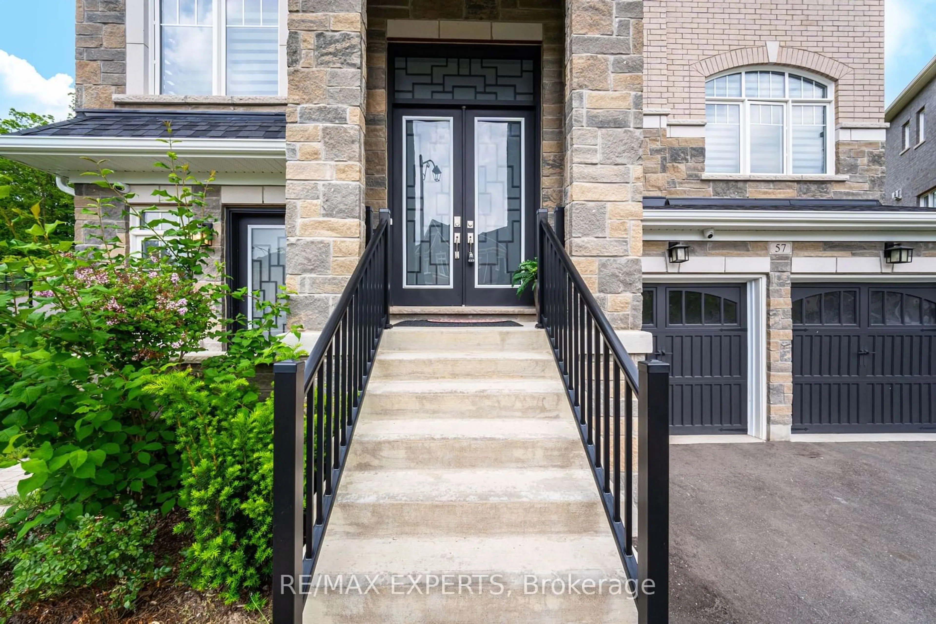 Indoor entryway, wood floors for 57 Arthur Griffin Cres, Caledon Ontario L7C 3A3