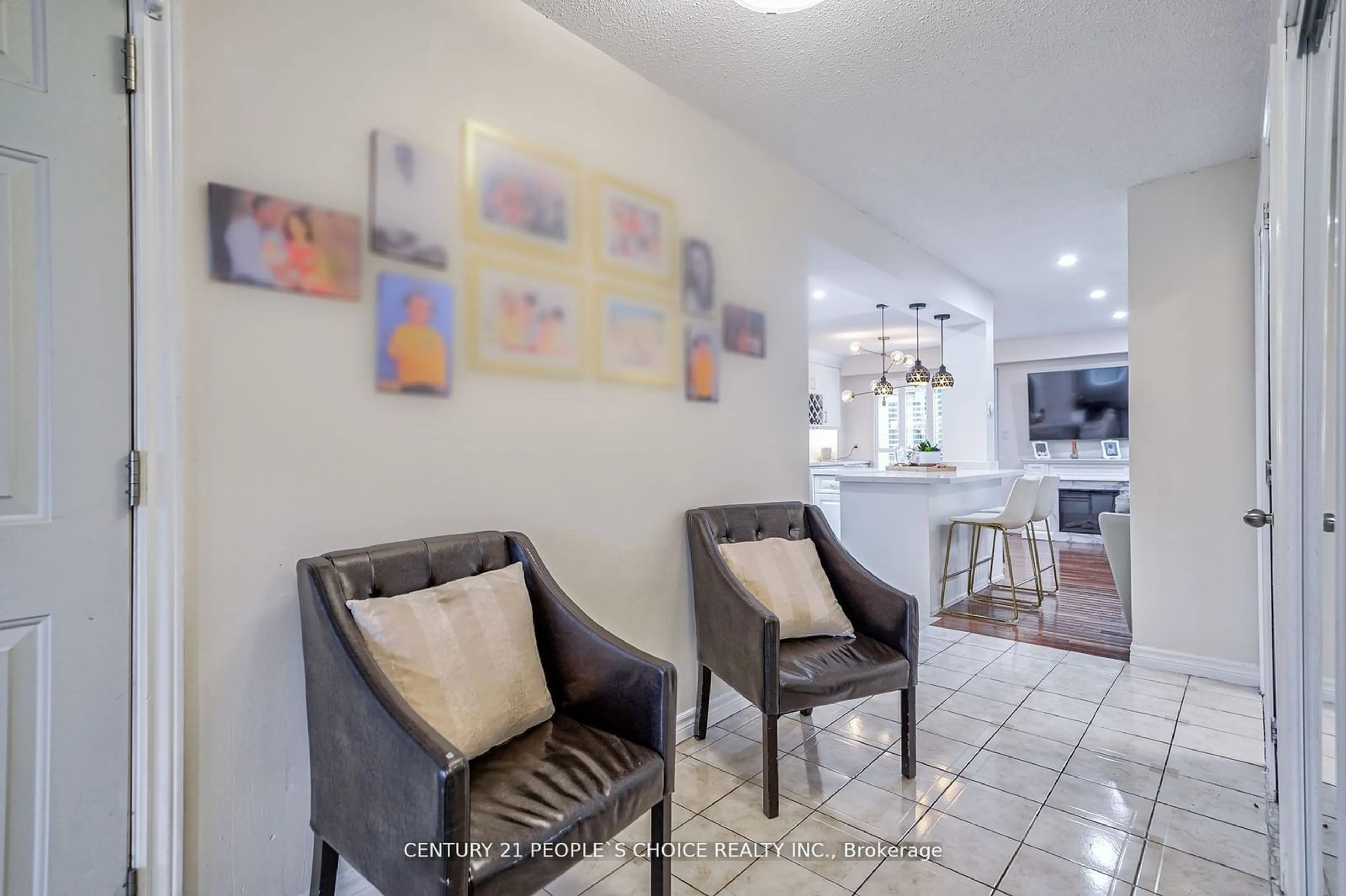 Indoor entryway, ceramic floors for 48 Newlyn Cres, Brampton Ontario L6V 3A7