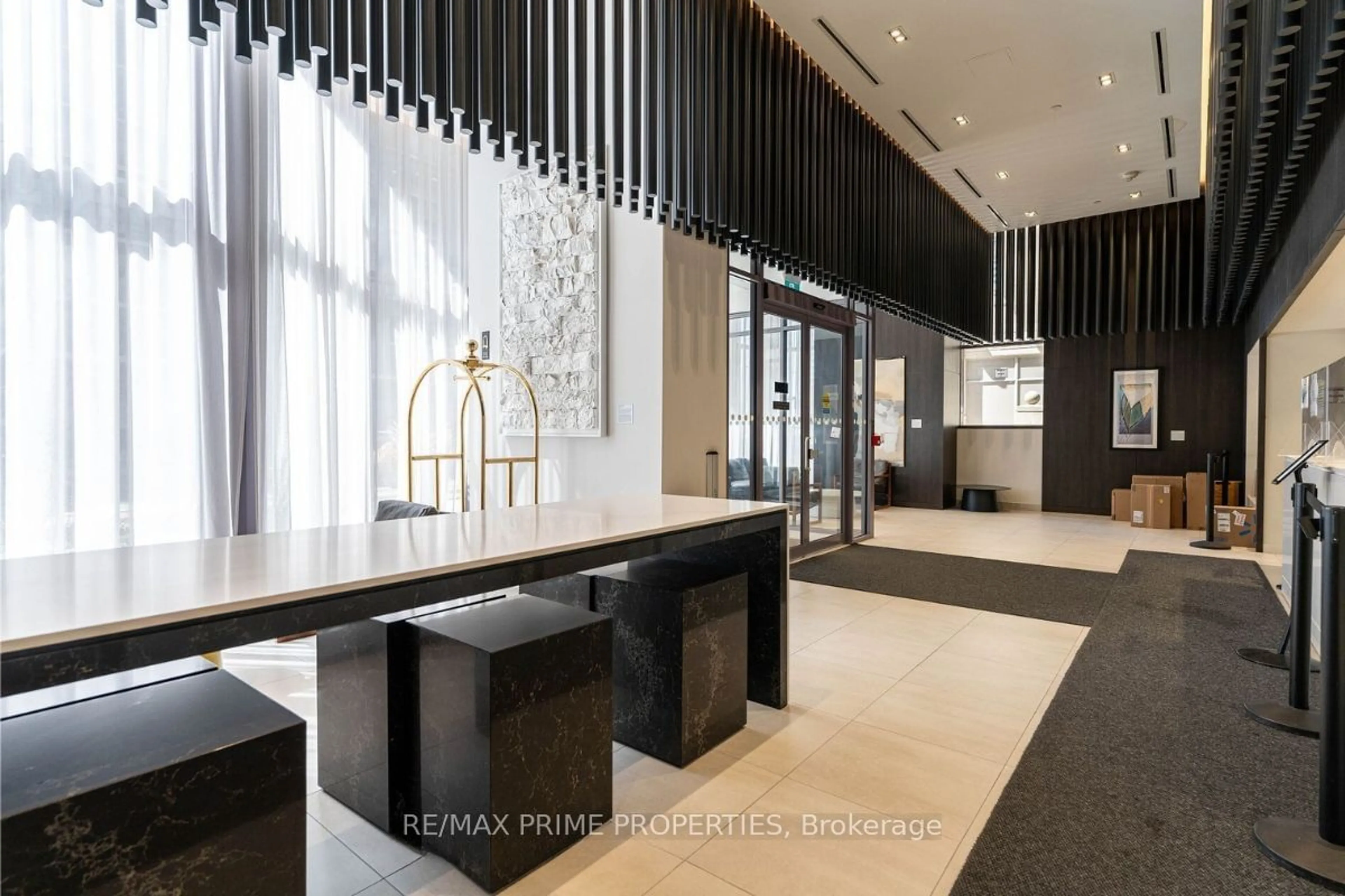 Indoor lobby, ceramic floors for 4065 Confederation Pkwy #607, Mississauga Ontario L5B 0L4