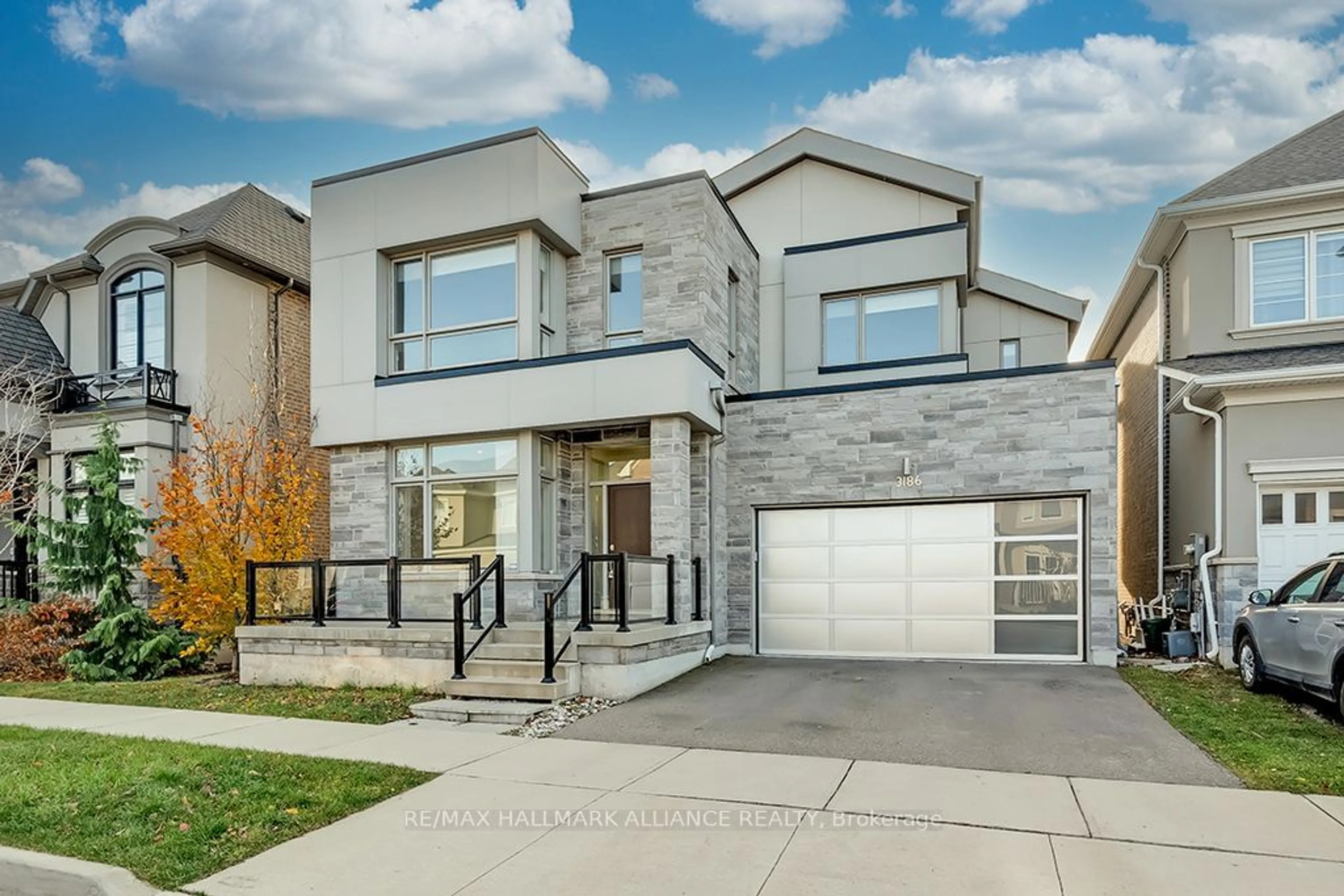 Frontside or backside of a home, the street view for 3186 Hines Dr, Oakville Ontario L6M 0Z9