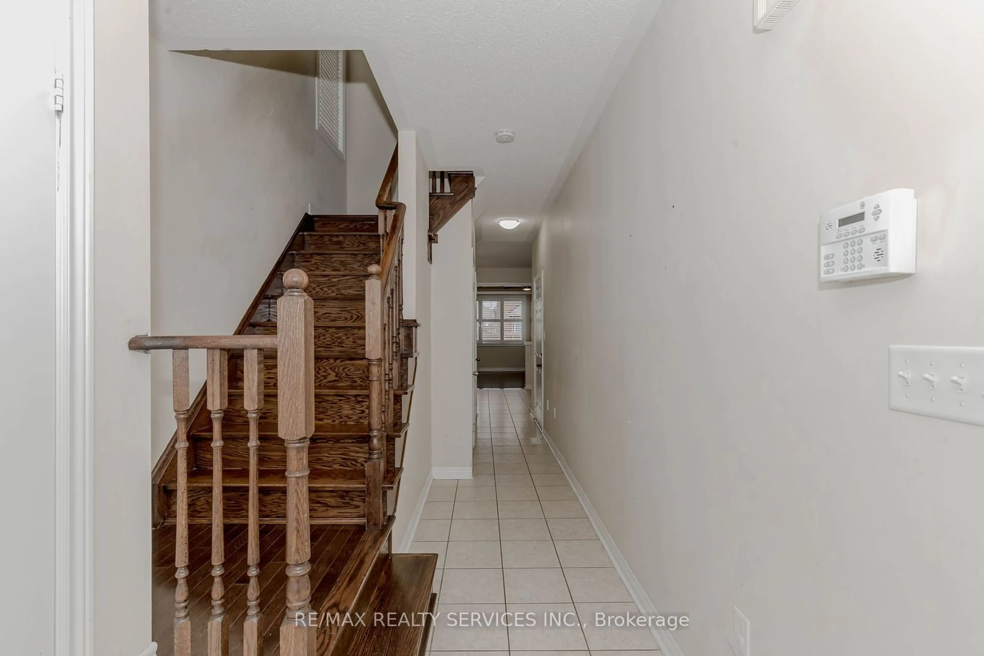 Indoor foyer, not visible floor for 27 Biddens Sq, Brampton Ontario L6P 3P9