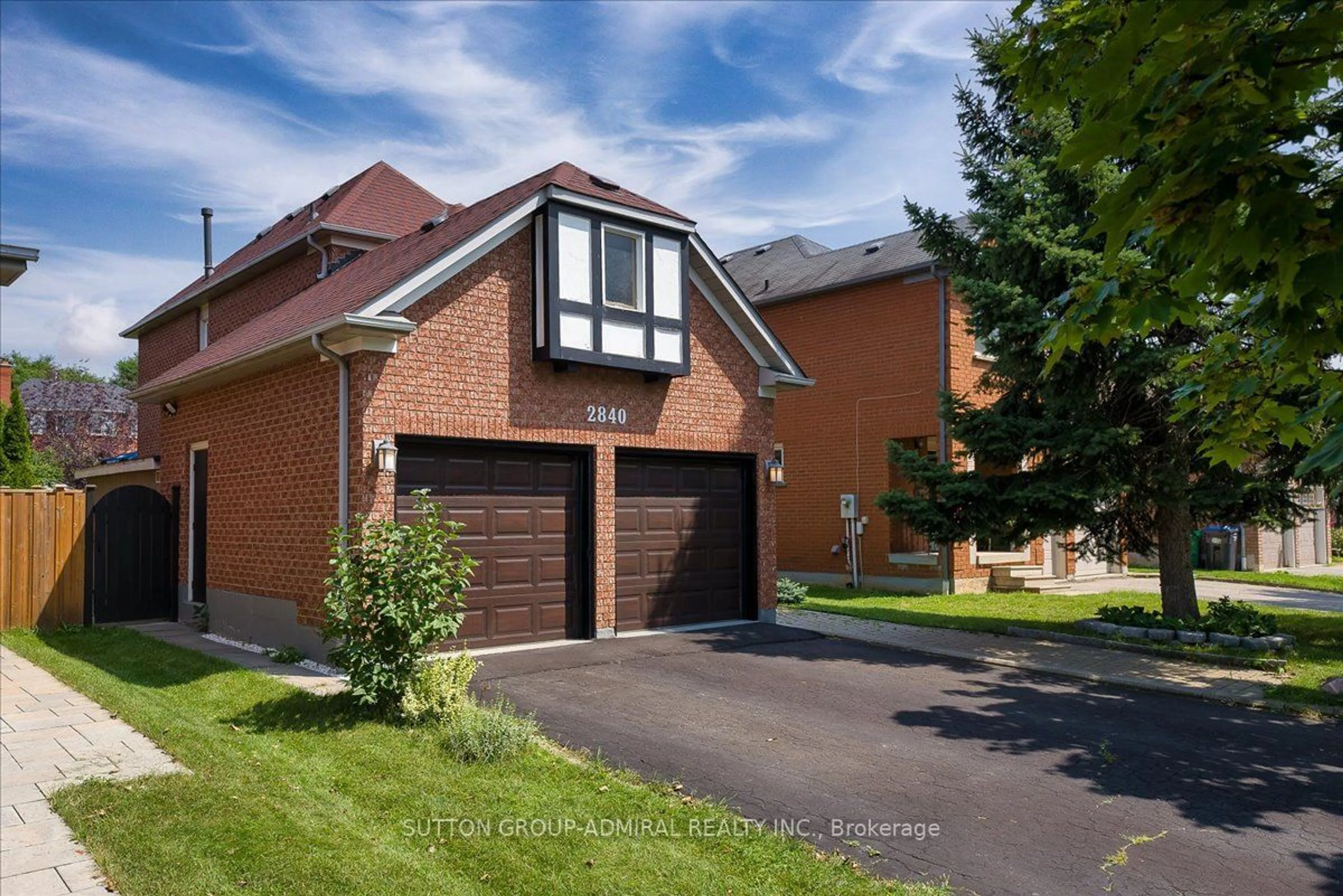 Home with brick exterior material for 2840 Tradewind Dr, Mississauga Ontario L5N 6L1