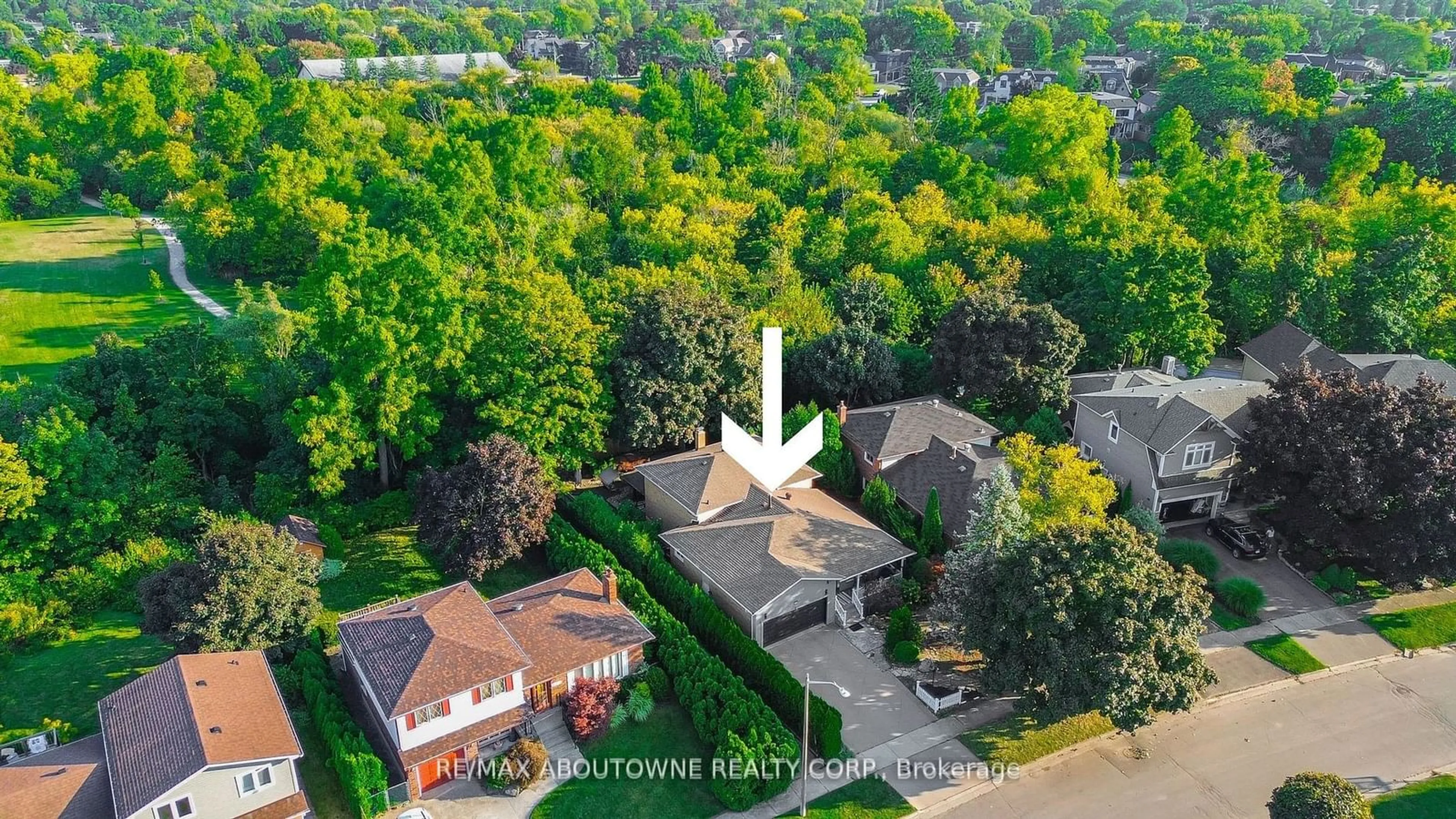 A pic from exterior of the house or condo, the street view for 1230 Wood Pl, Oakville Ontario L6L 2R5