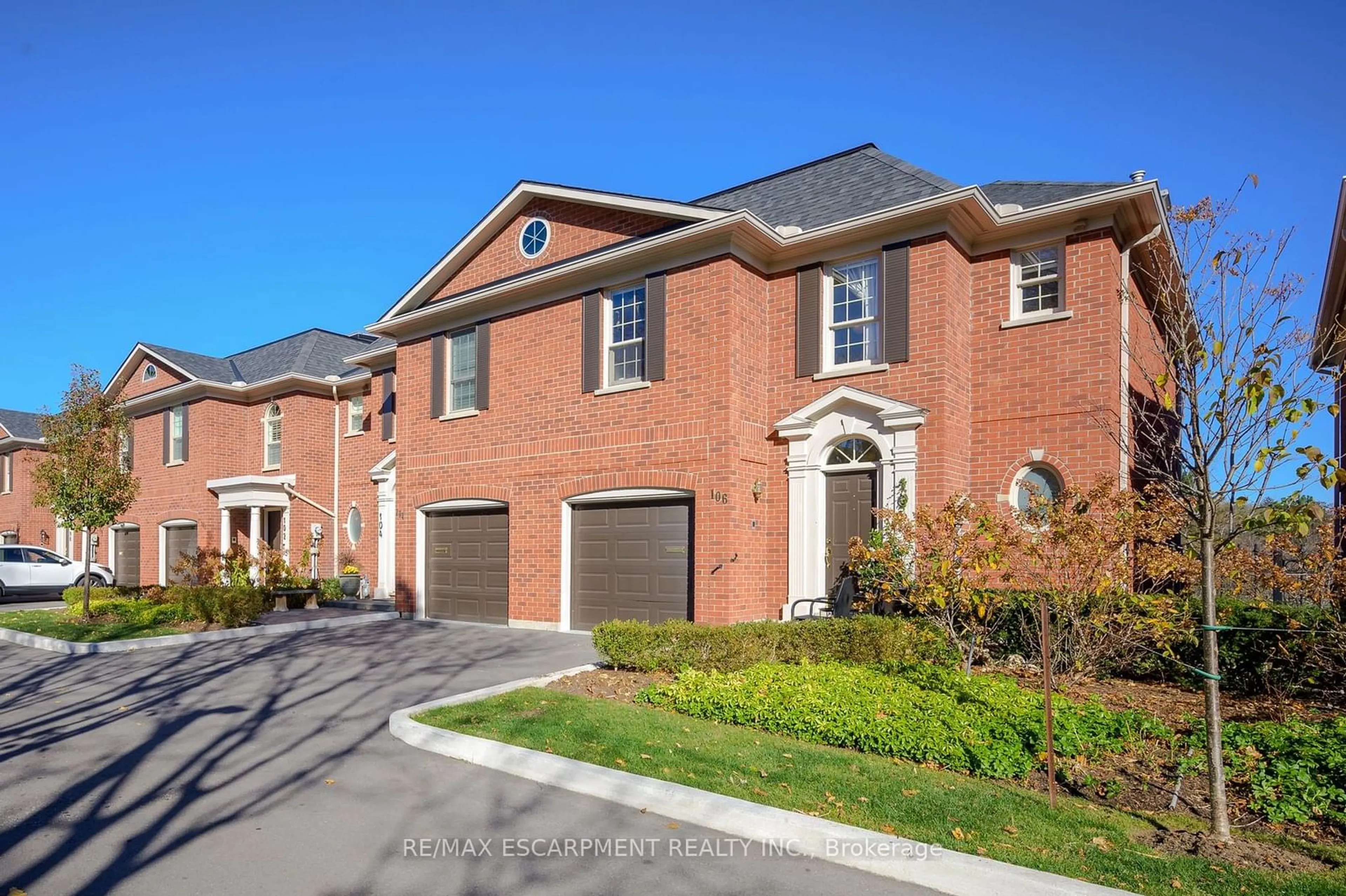 Home with brick exterior material for 106 Fairwood Pl, Burlington Ontario L7T 4B6