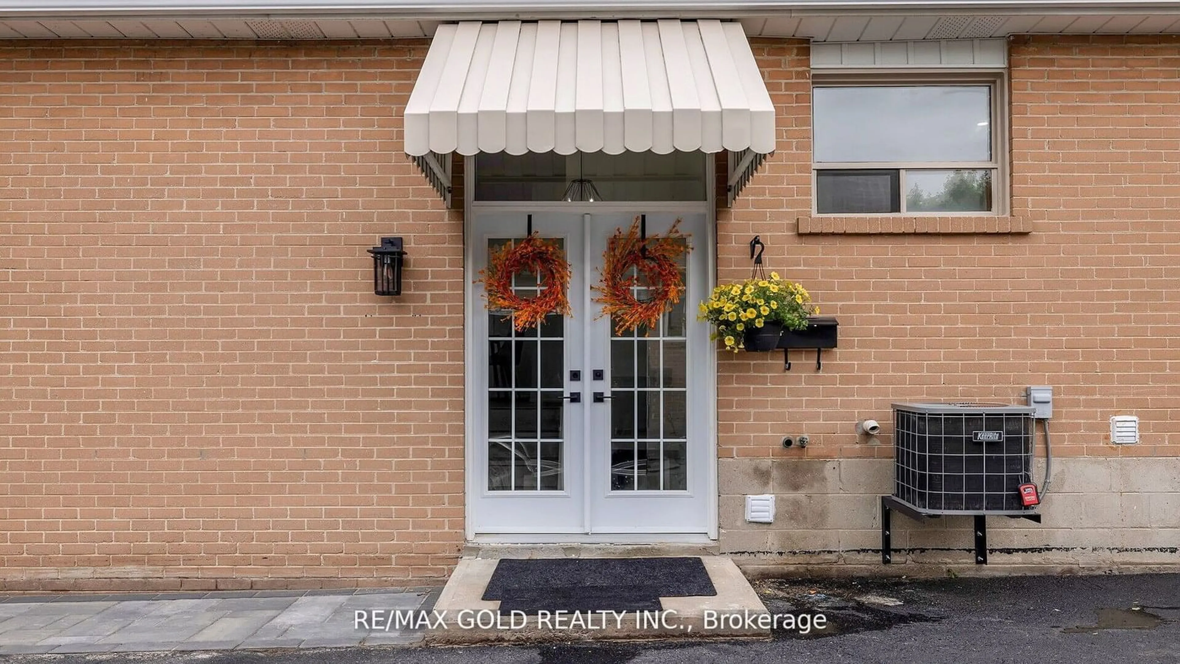 Indoor entryway, ceramic floors for 93 Cornwall Rd, Brampton Ontario L6W 1N7