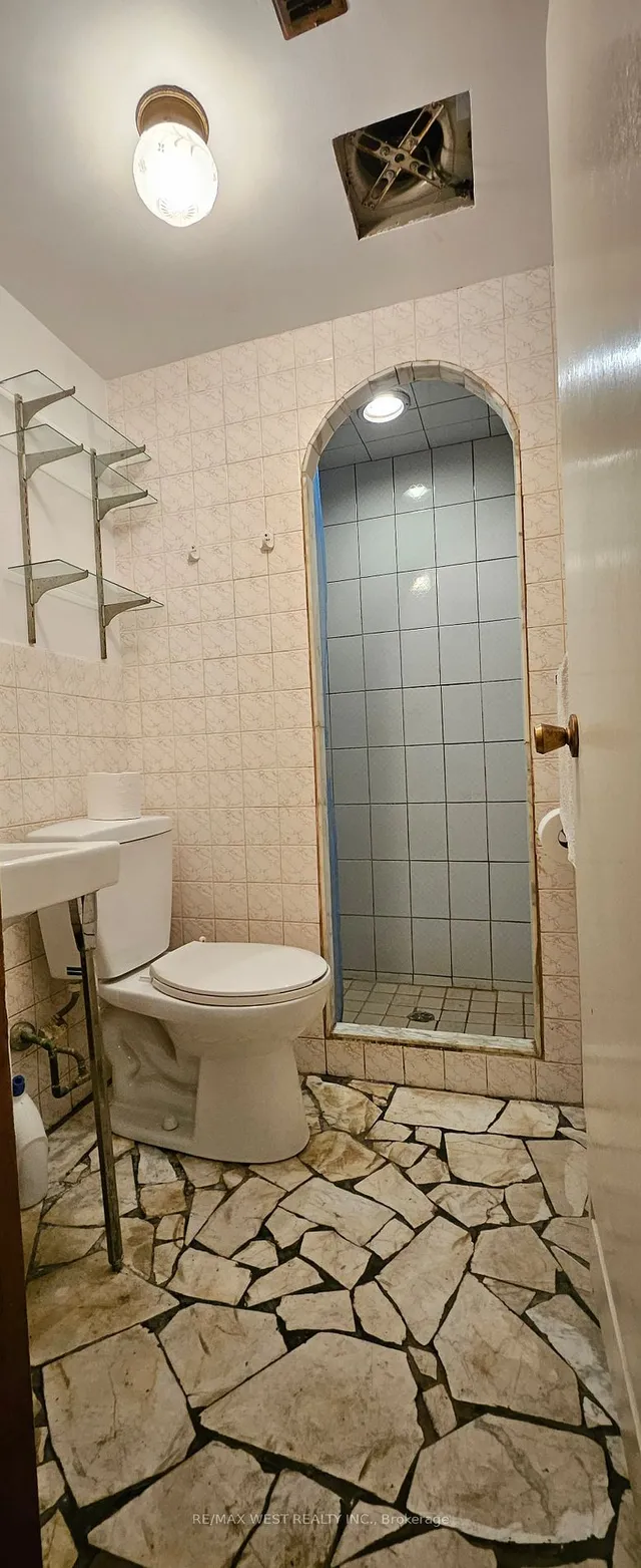 Additional property image - 18 Richgrove Dr