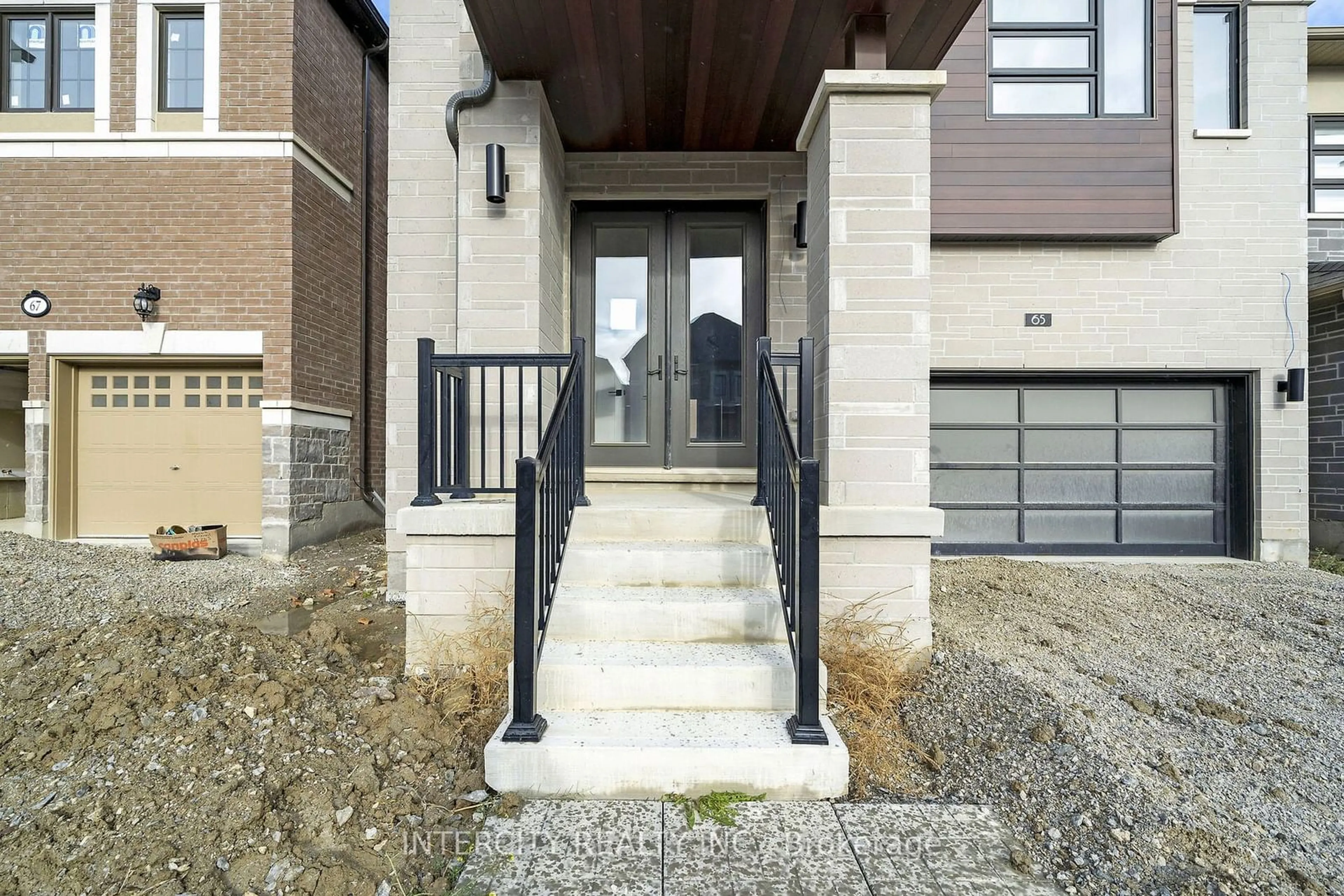 Indoor entryway, cement floor for 65 Claremont Dr, Brampton Ontario L6R 4E7