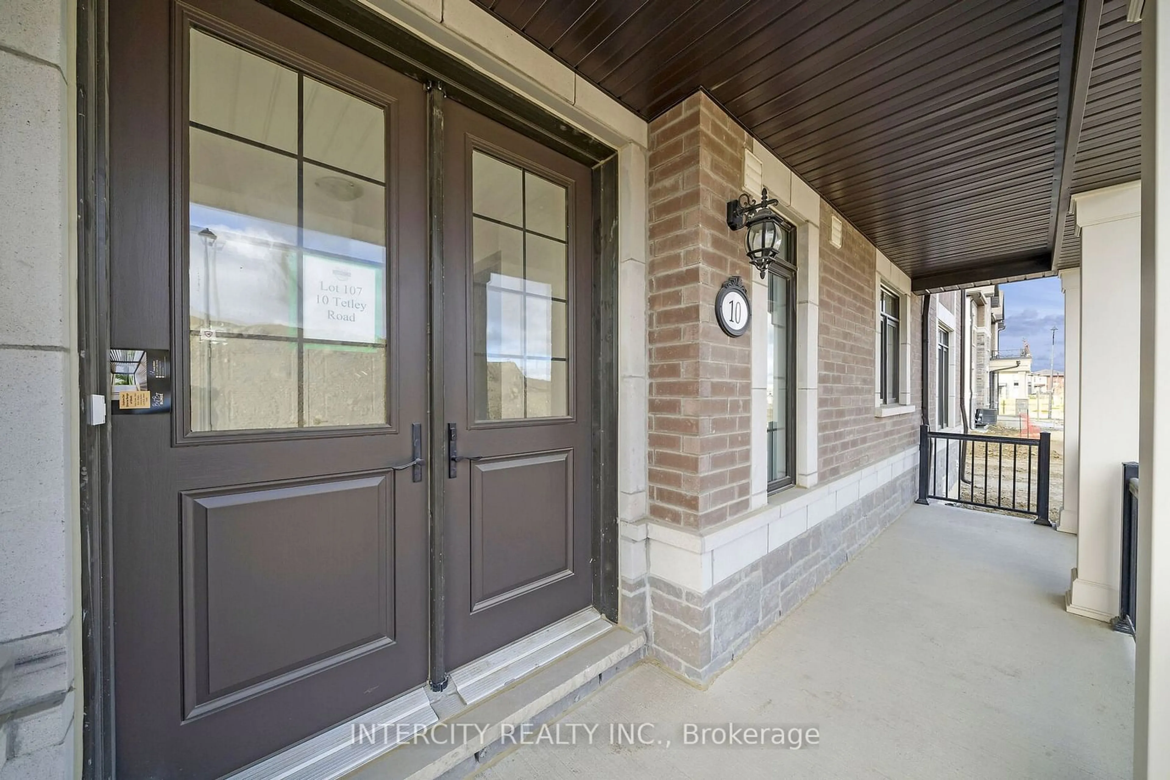 Indoor entryway, wood floors for 10 Tetley Rd, Brampton Ontario L6R 4G4