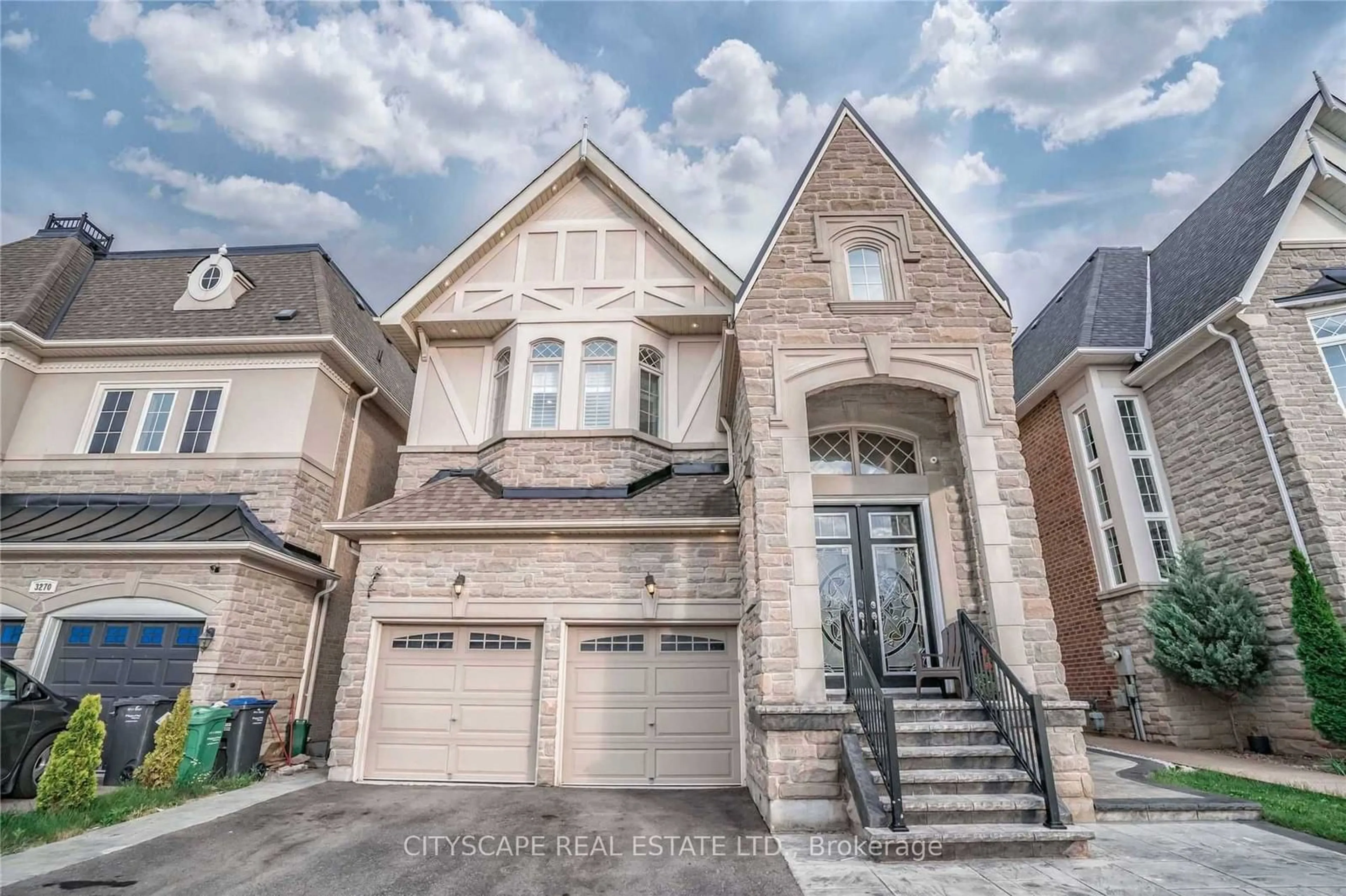 Home with brick exterior material for 3274 Erin Centre Blvd, Mississauga Ontario L5M 0K9